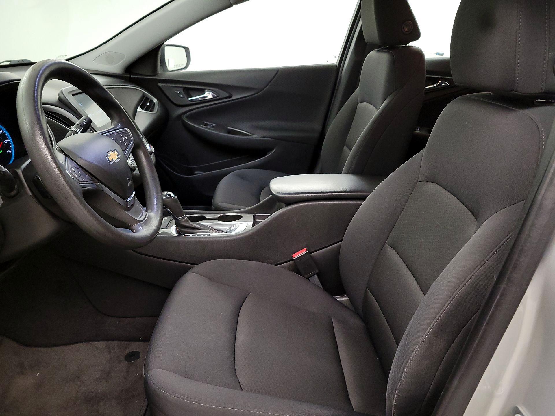 Thumbnail: 2016 Chevrolet Malibu - 11