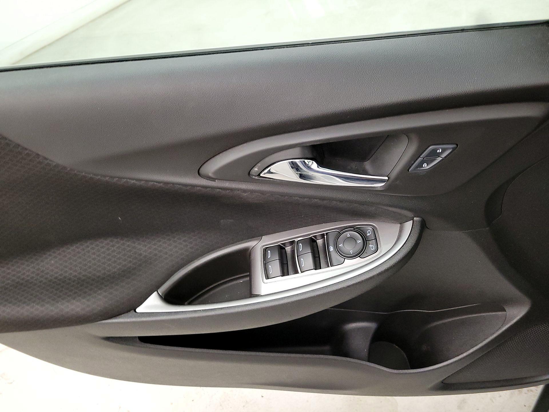 Thumbnail: 2016 Chevrolet Malibu - 12