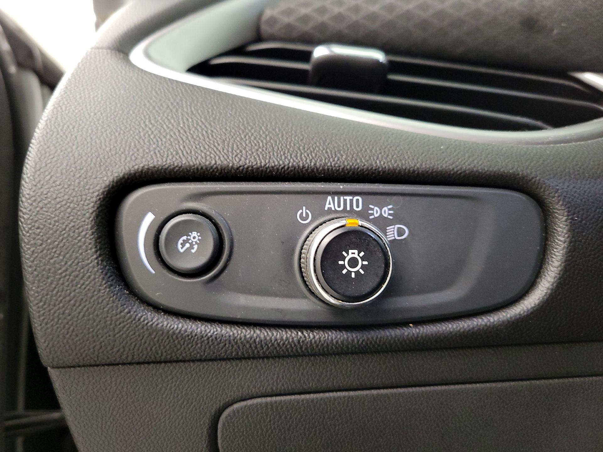 Thumbnail: 2016 Chevrolet Malibu - 13