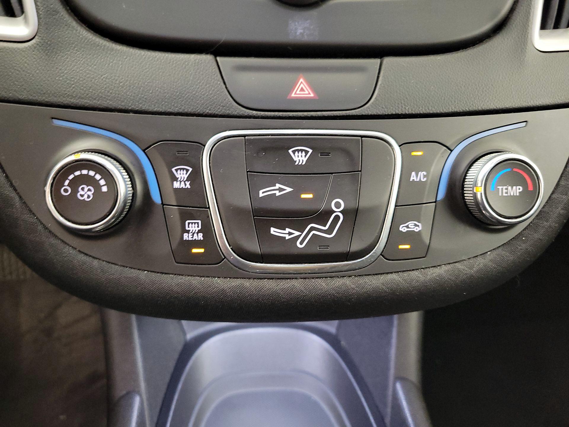 Thumbnail: 2016 Chevrolet Malibu - 16