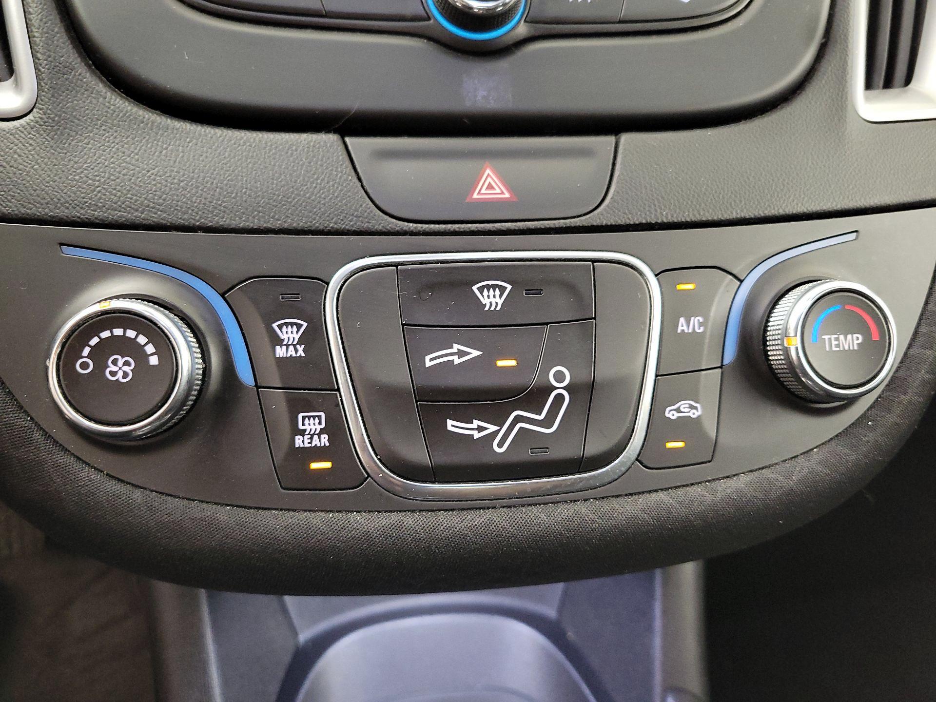 Thumbnail: 2016 Chevrolet Malibu - 18