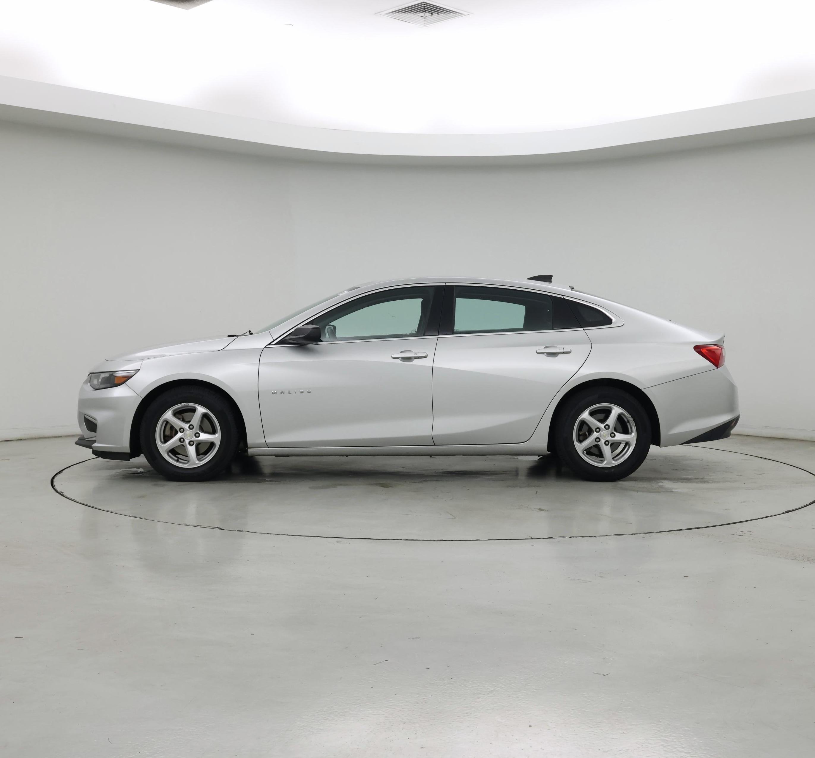 Thumbnail: 2016 Chevrolet Malibu - 3