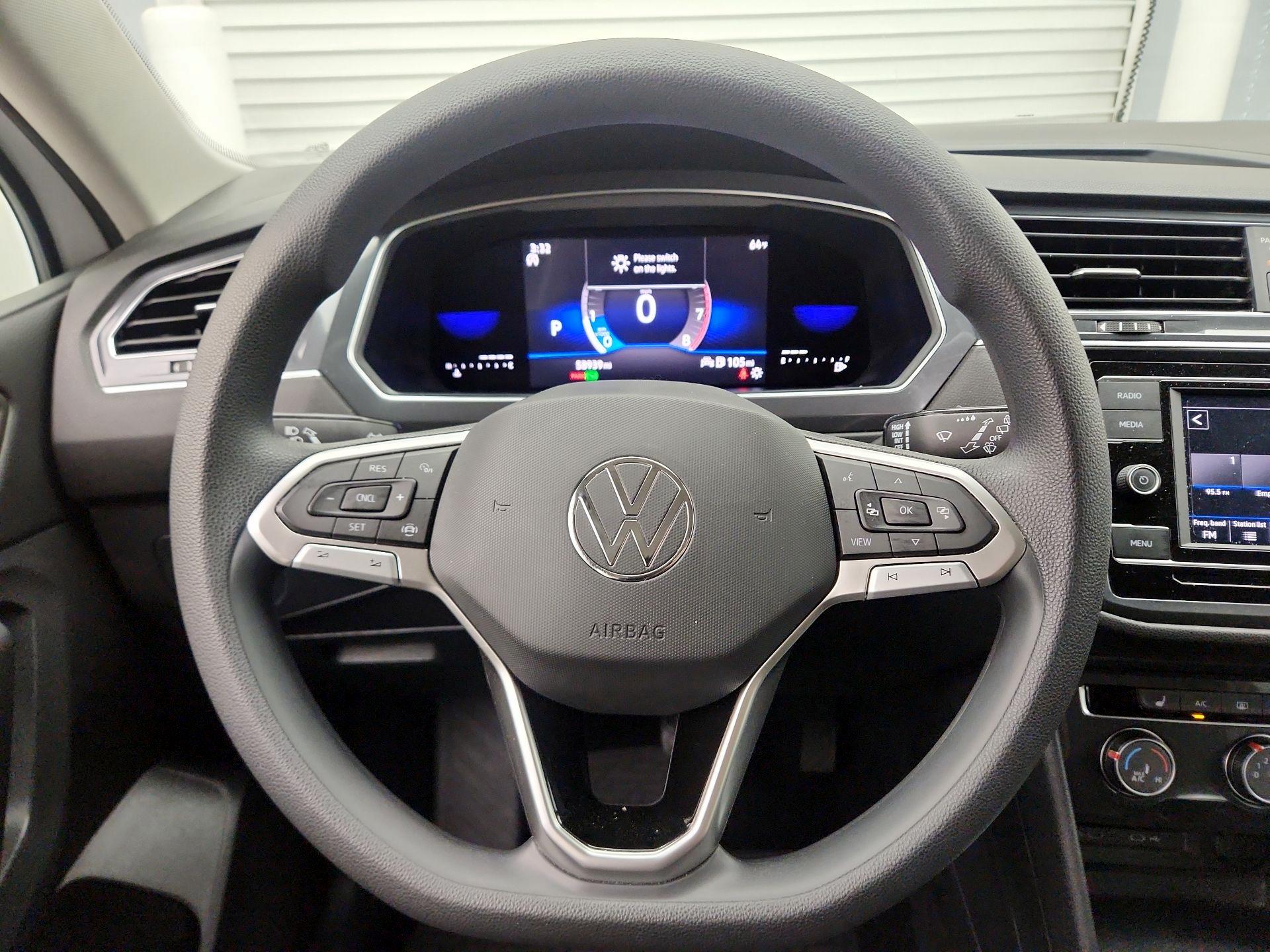 Thumbnail: 2023 Volkswagen Tiguan - 10