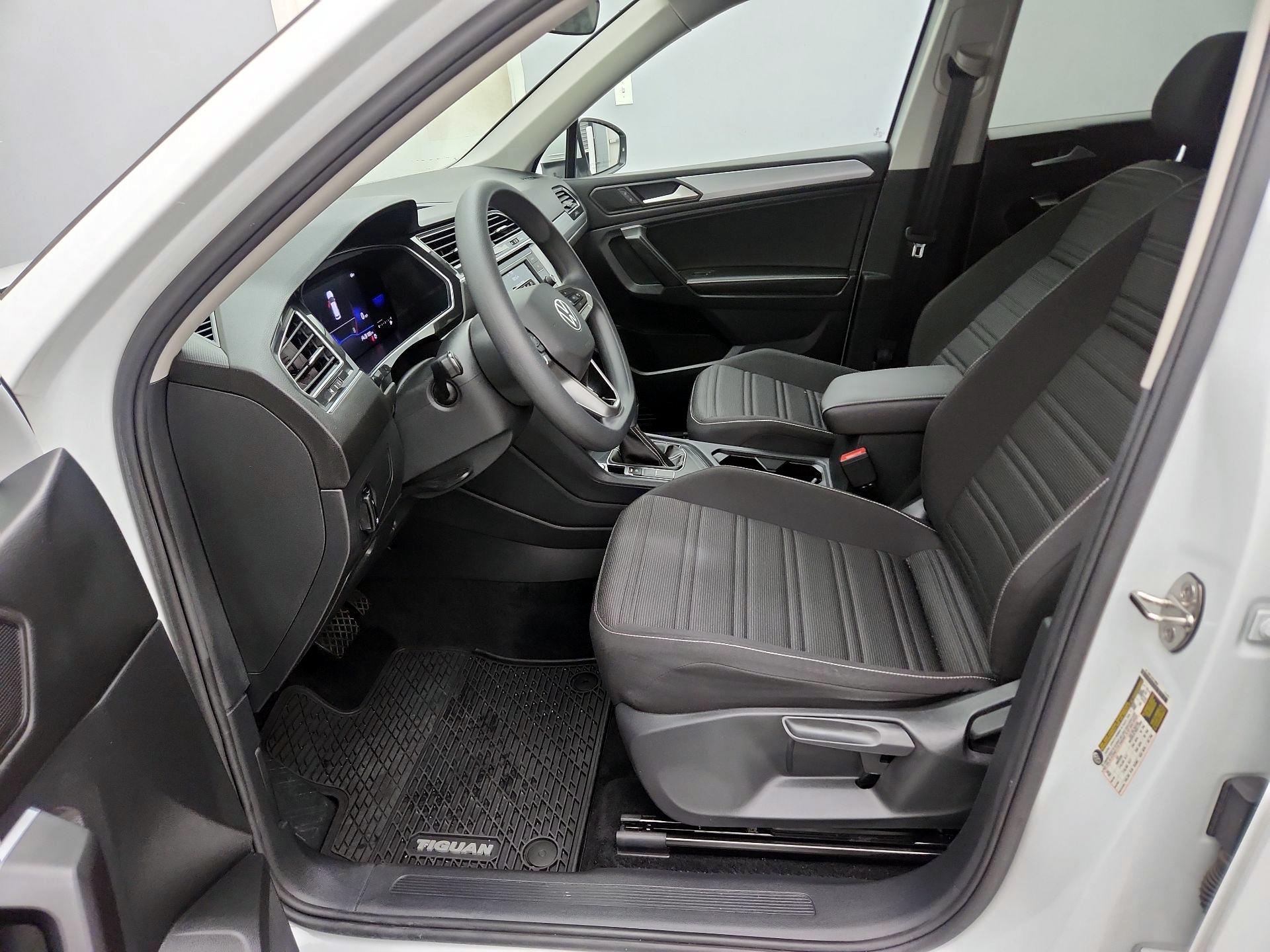 Thumbnail: 2023 Volkswagen Tiguan - 11