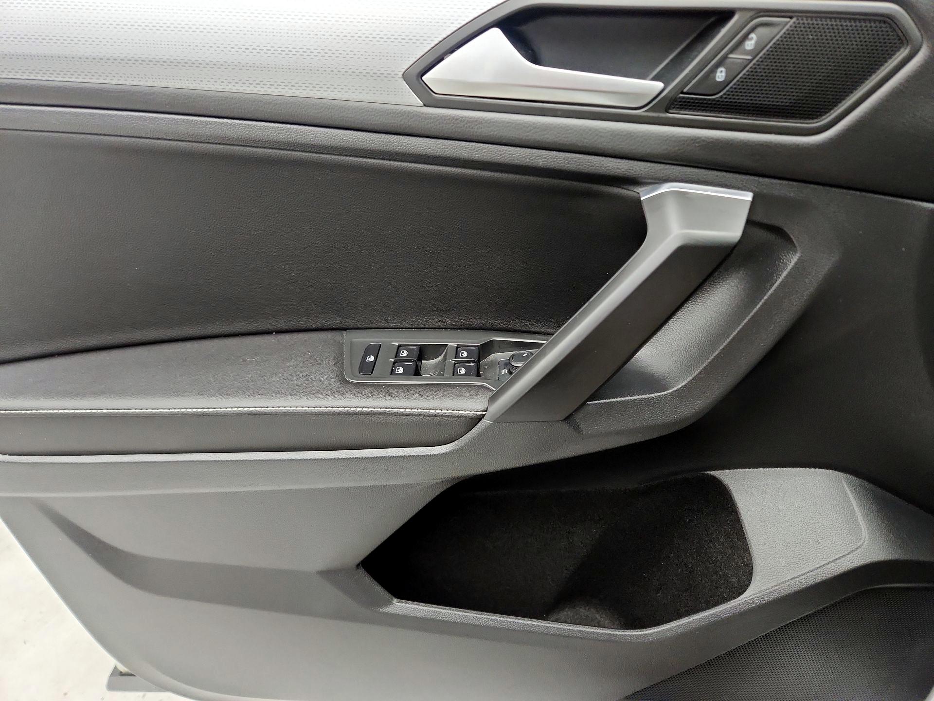 Thumbnail: 2023 Volkswagen Tiguan - 12