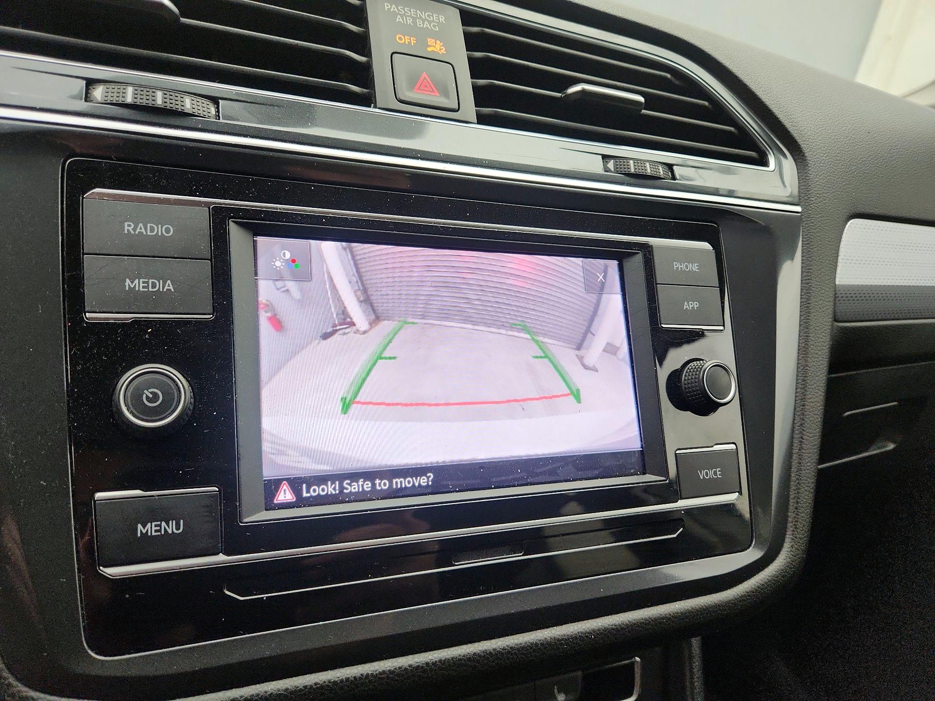 Thumbnail: 2023 Volkswagen Tiguan - 14