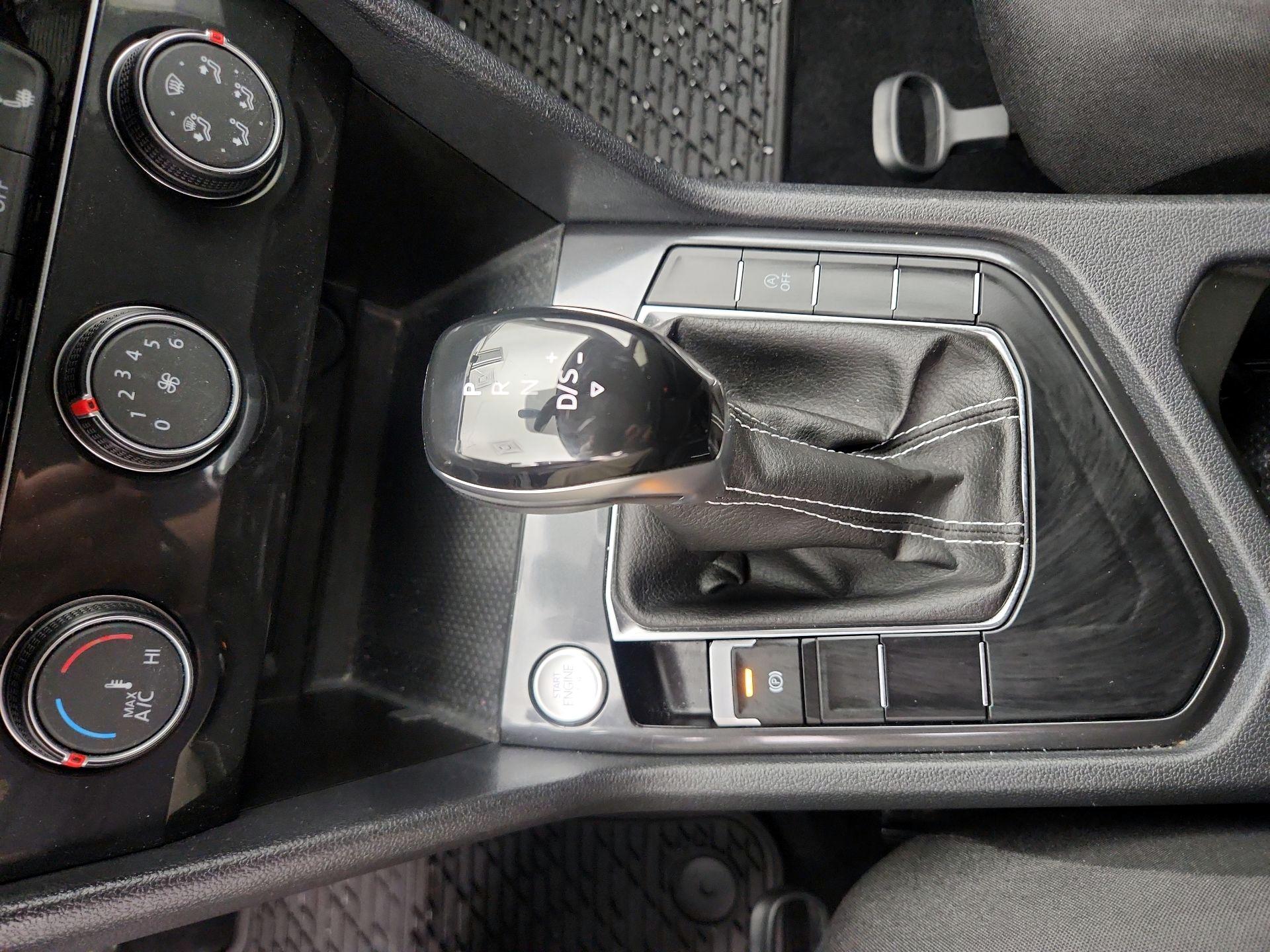 Thumbnail: 2023 Volkswagen Tiguan - 17