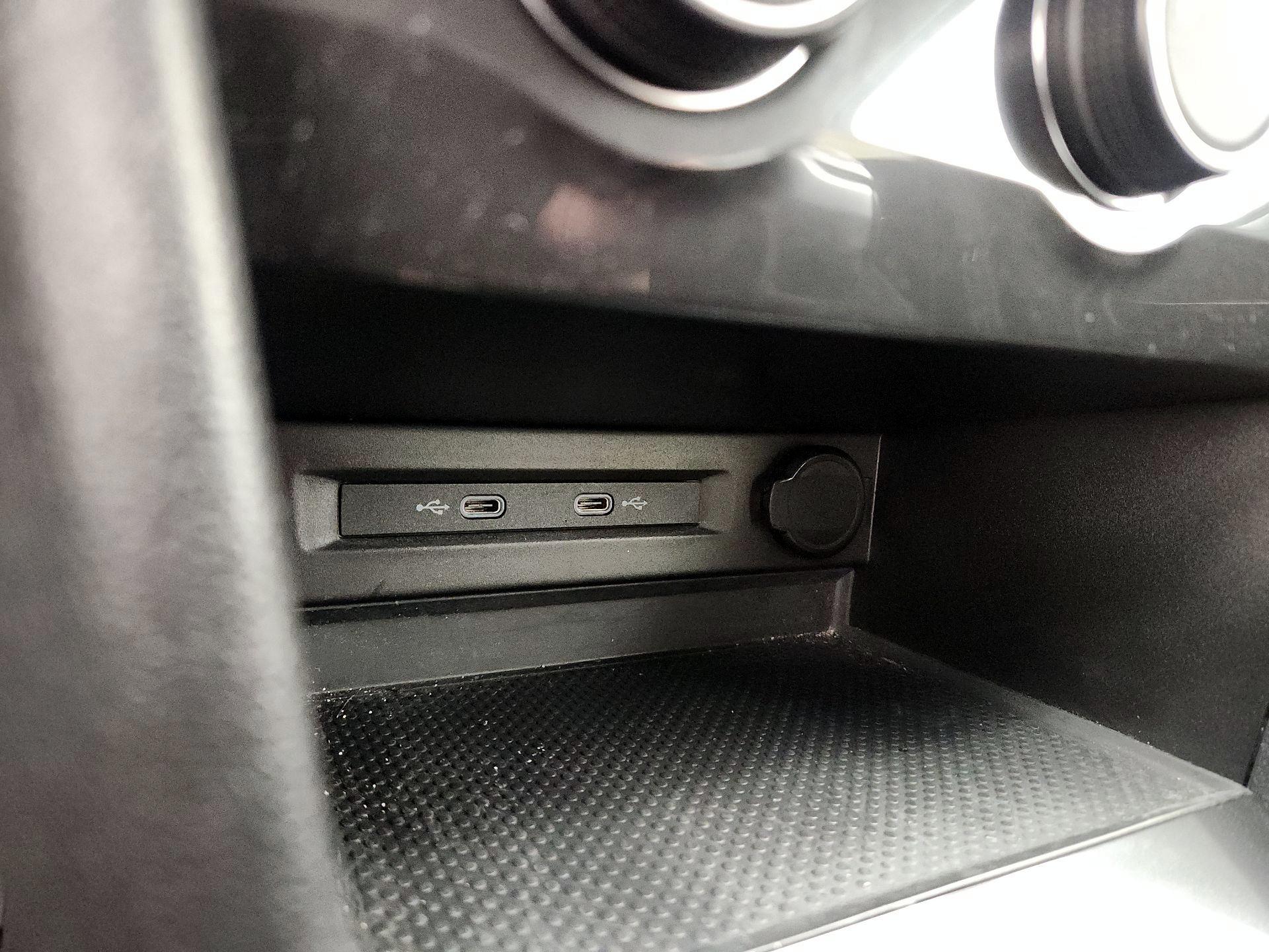 Thumbnail: 2023 Volkswagen Tiguan - 18