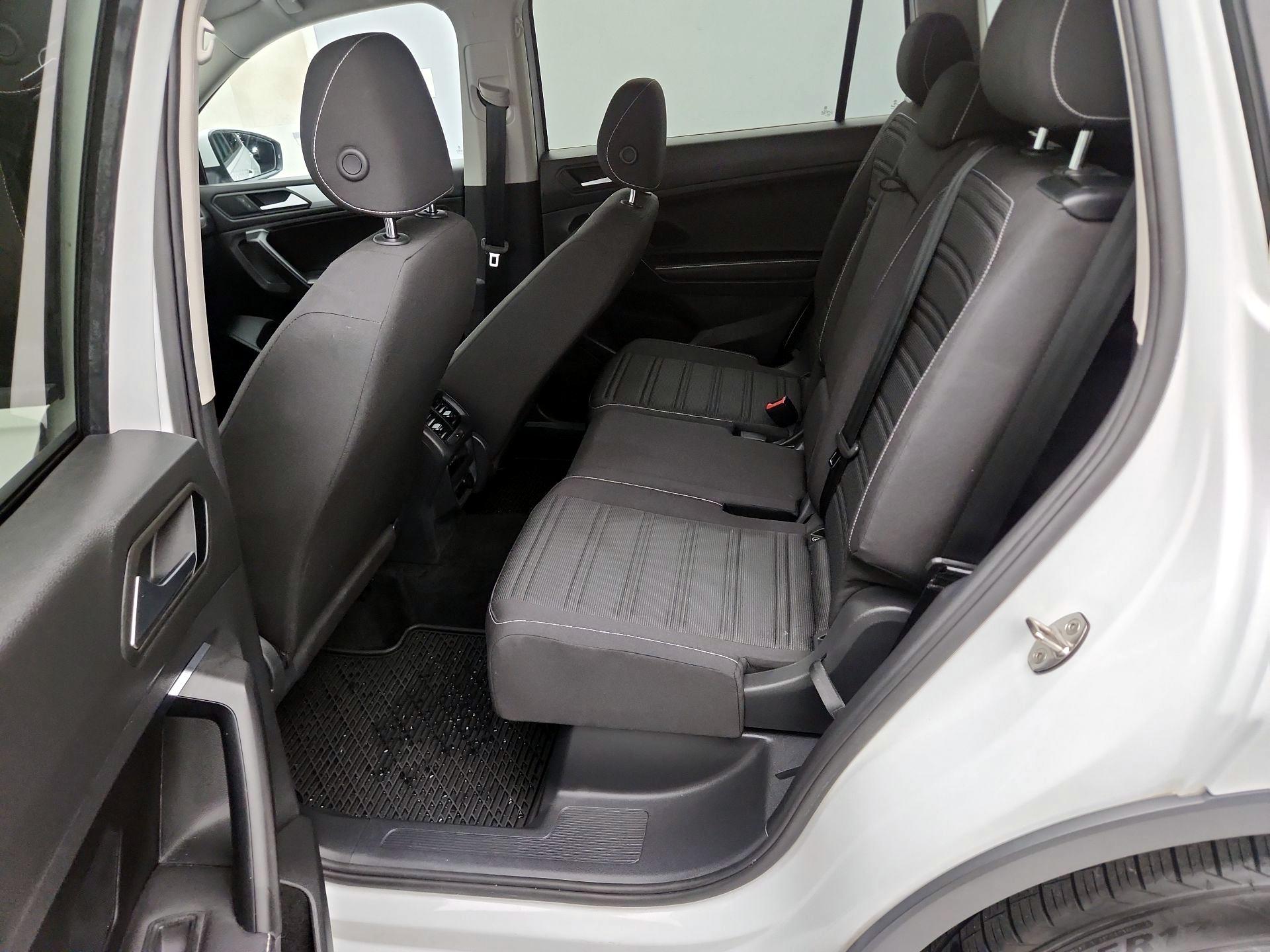 Thumbnail: 2023 Volkswagen Tiguan - 19