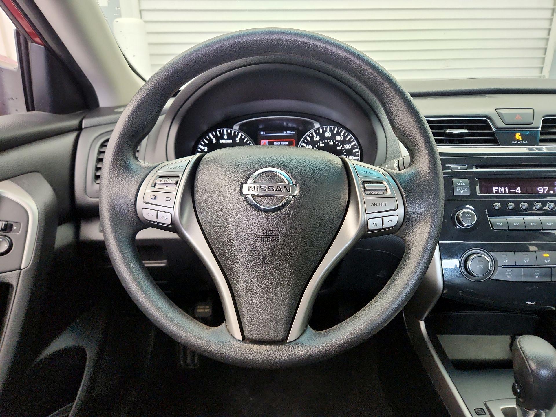 Thumbnail: 2015 Nissan Altima - 10