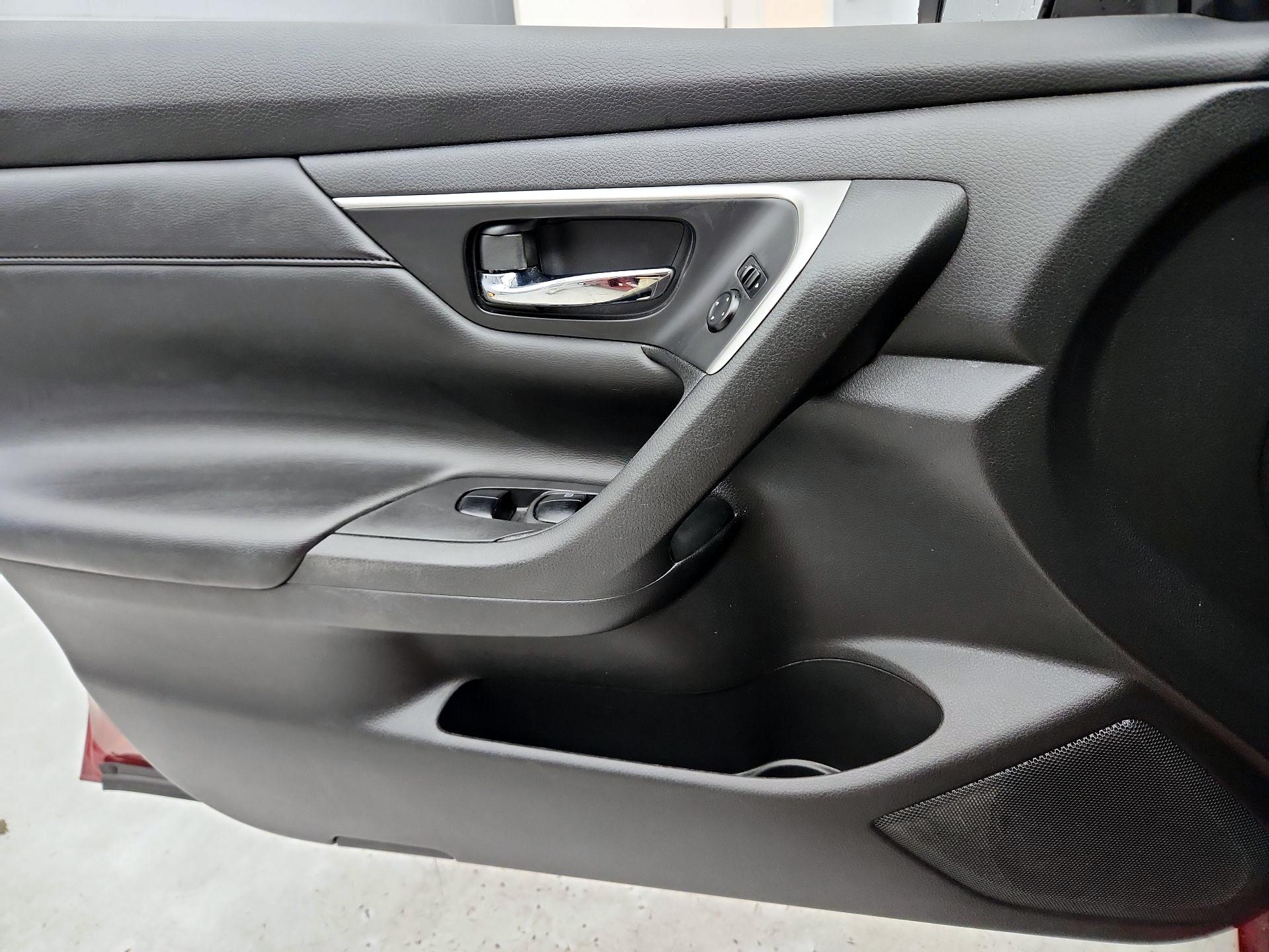 Thumbnail: 2015 Nissan Altima - 12