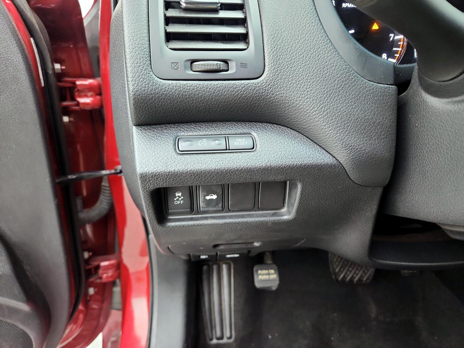 Thumbnail: 2015 Nissan Altima - 13