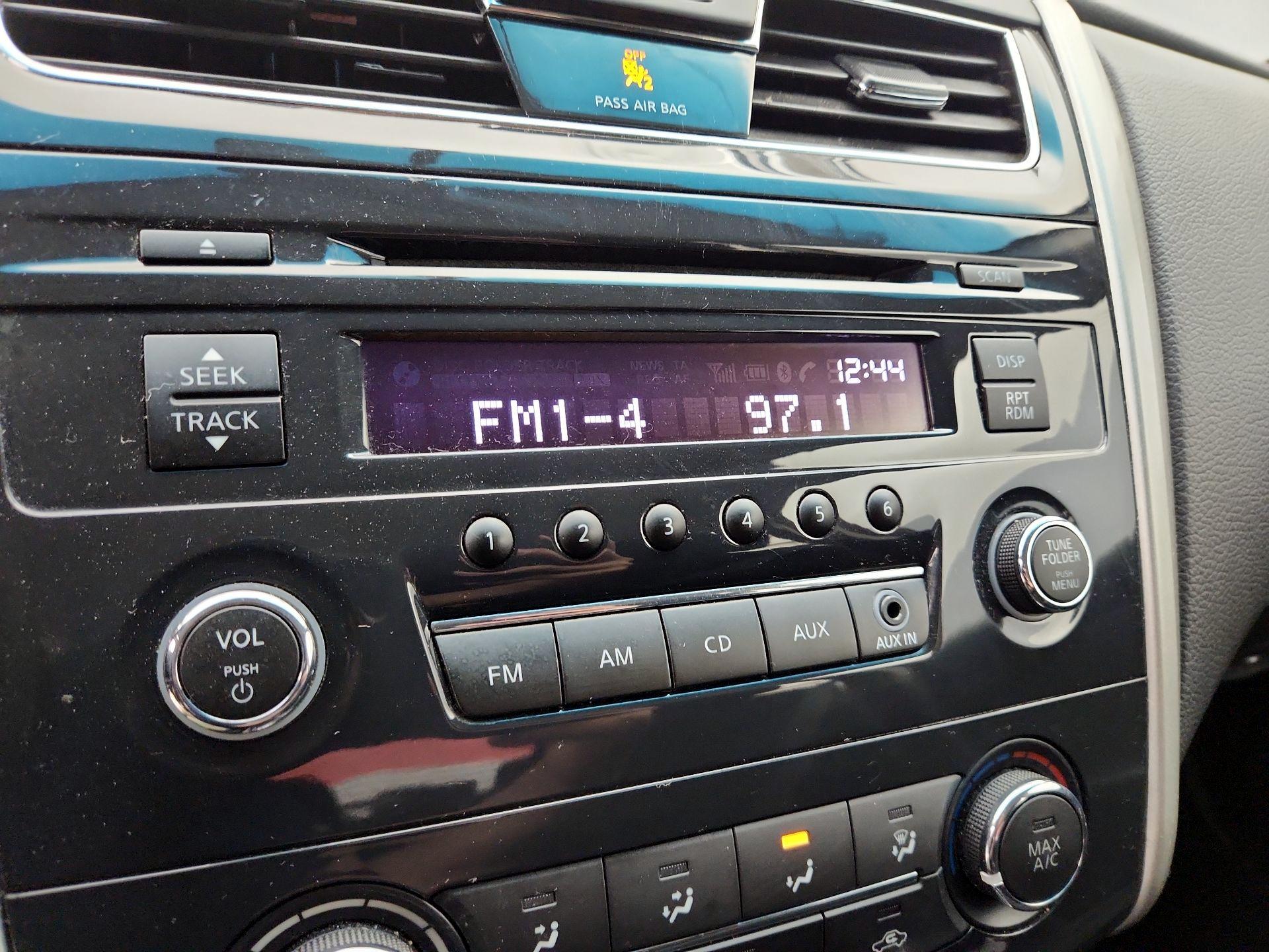 Thumbnail: 2015 Nissan Altima - 14