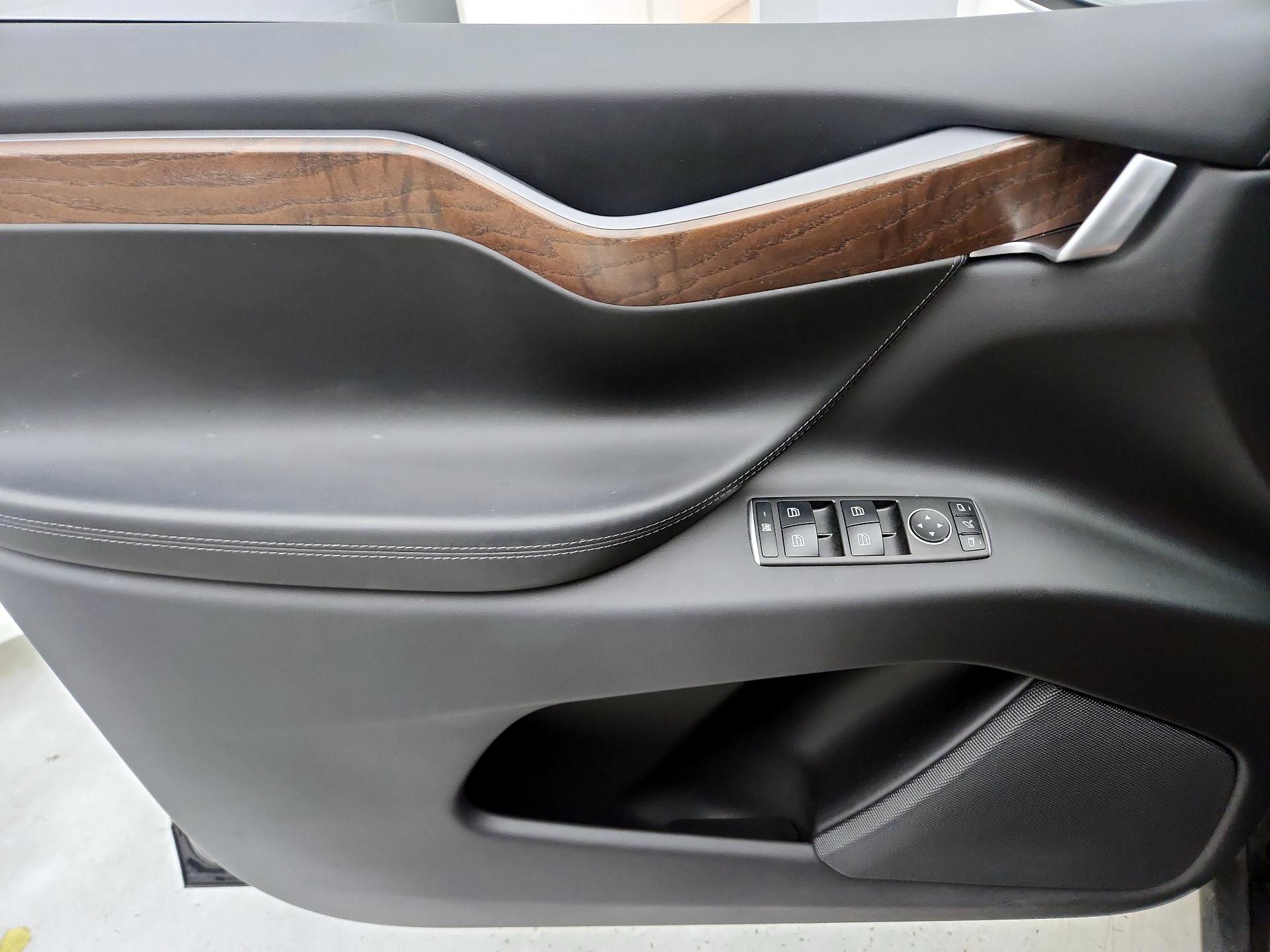 Thumbnail: 2020 Tesla Model X - 12