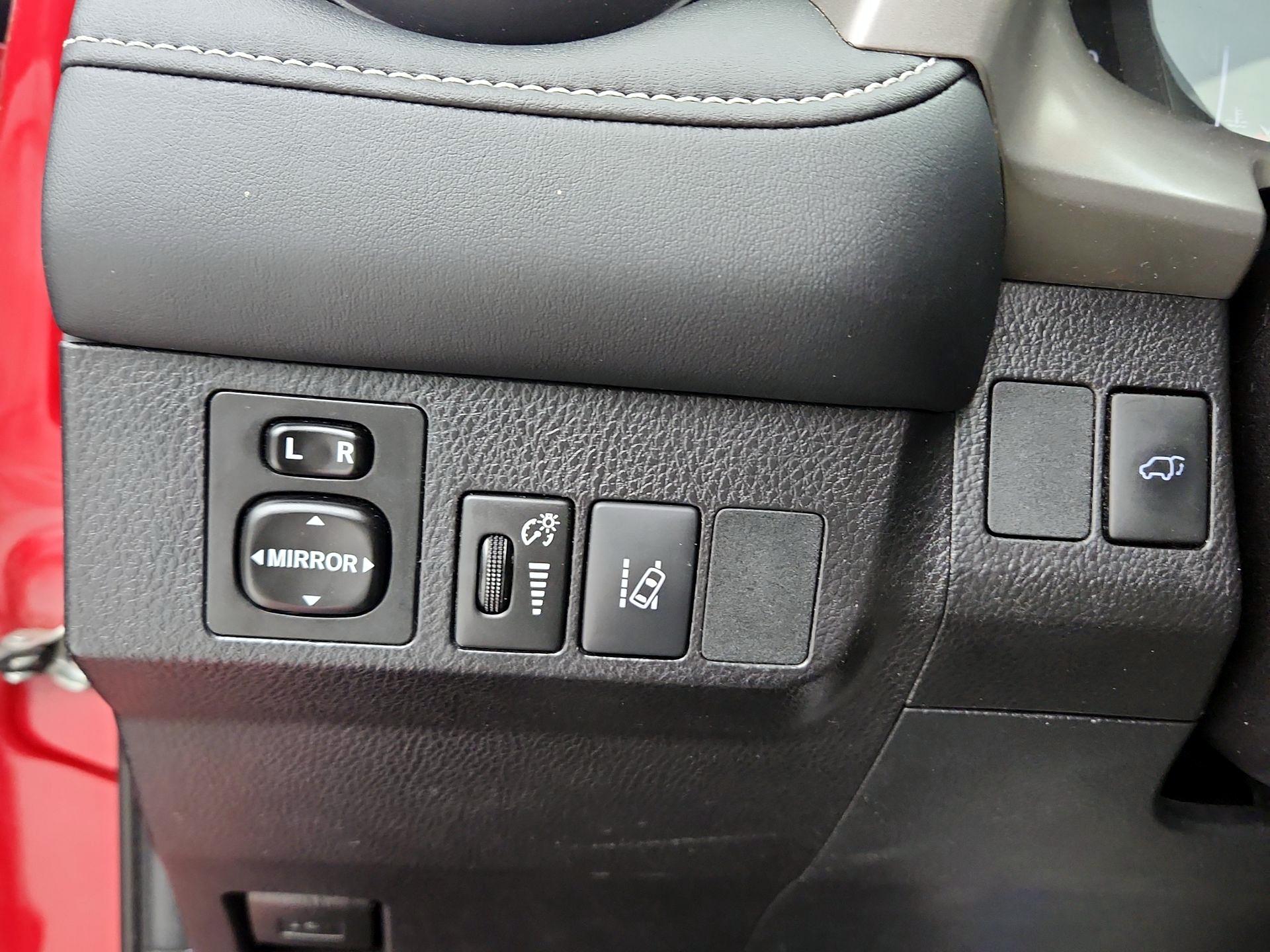 Thumbnail: 2017 Toyota RAV4 - 13