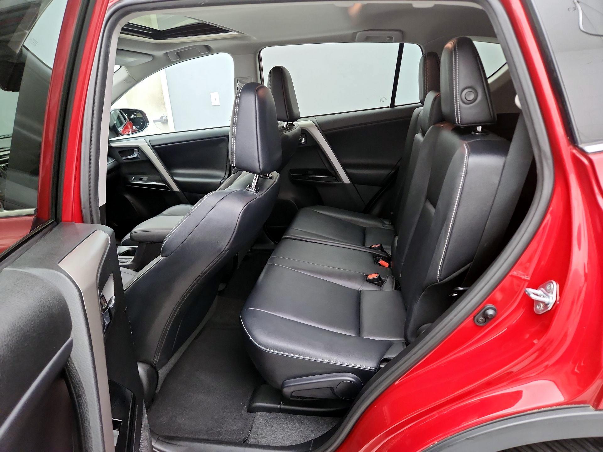 Thumbnail: 2017 Toyota RAV4 - 20