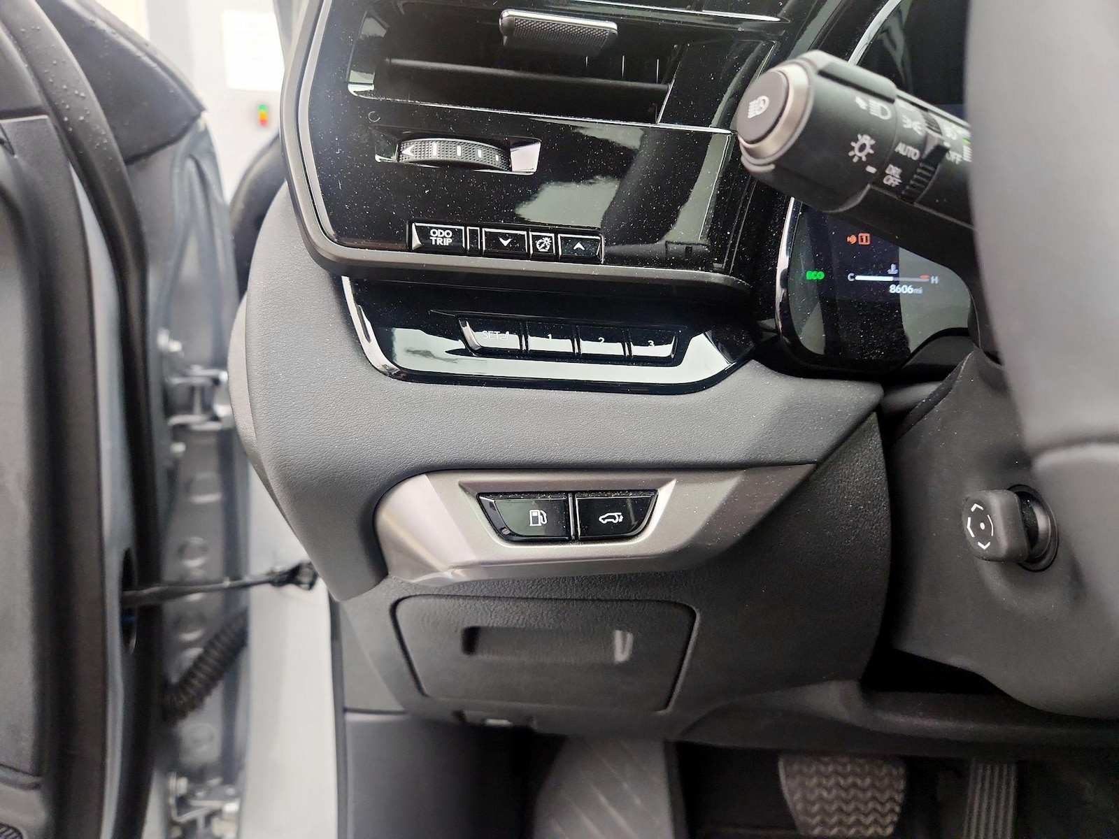 2025 Lexus RX 350 - Photo 14
