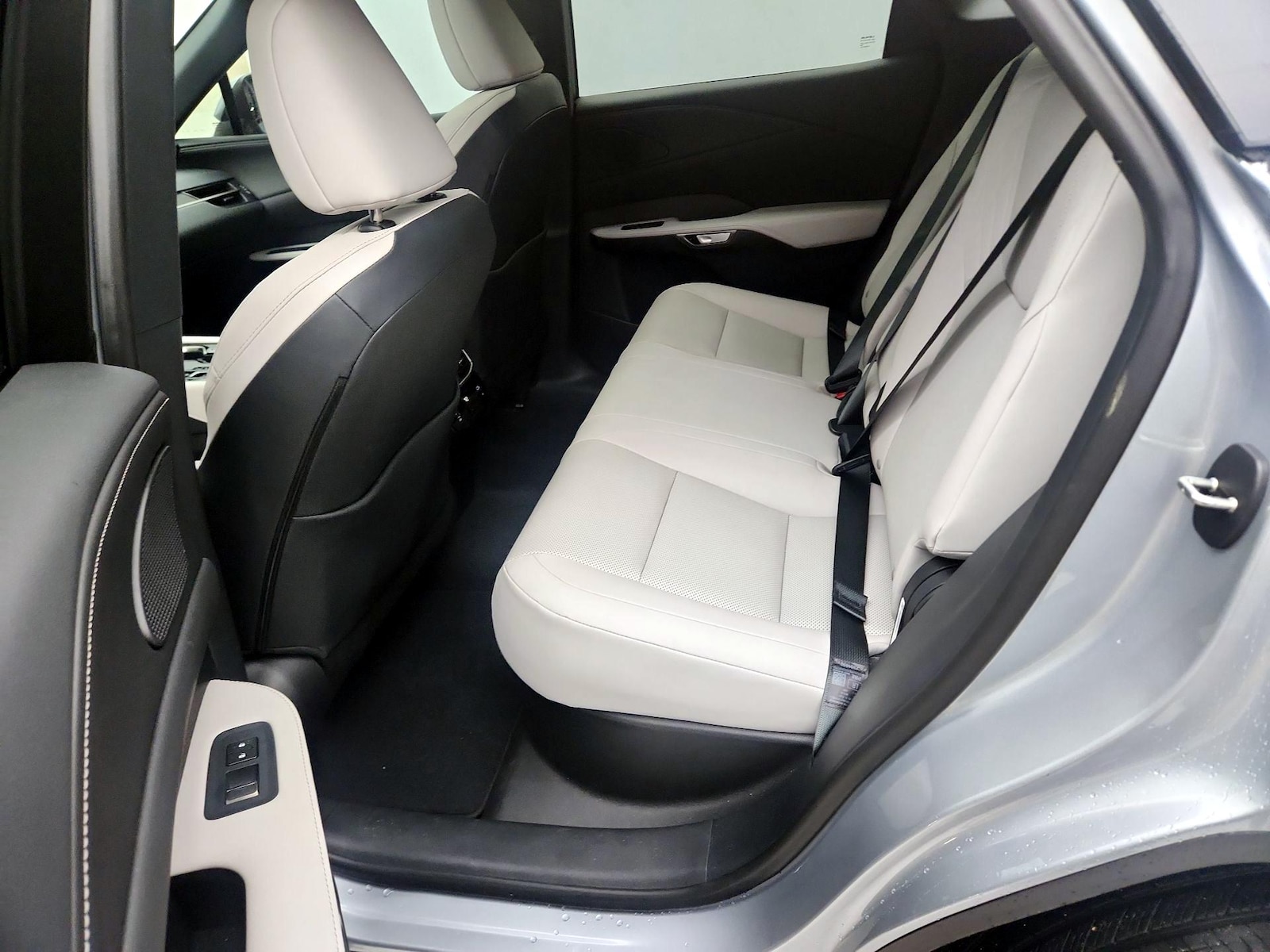 2025 Lexus RX 350 - Photo 21