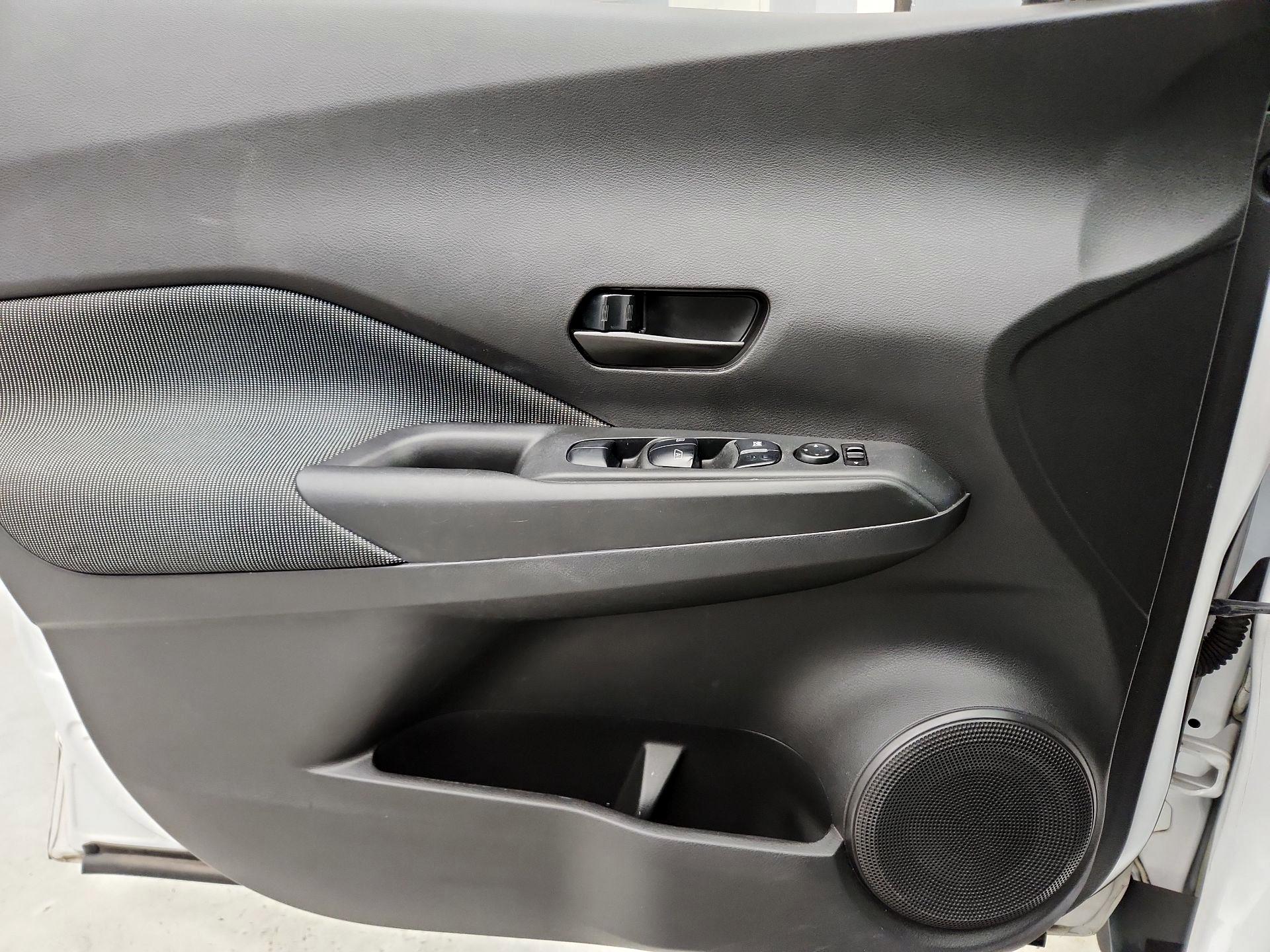 Thumbnail: 2019 Nissan Kicks - 12