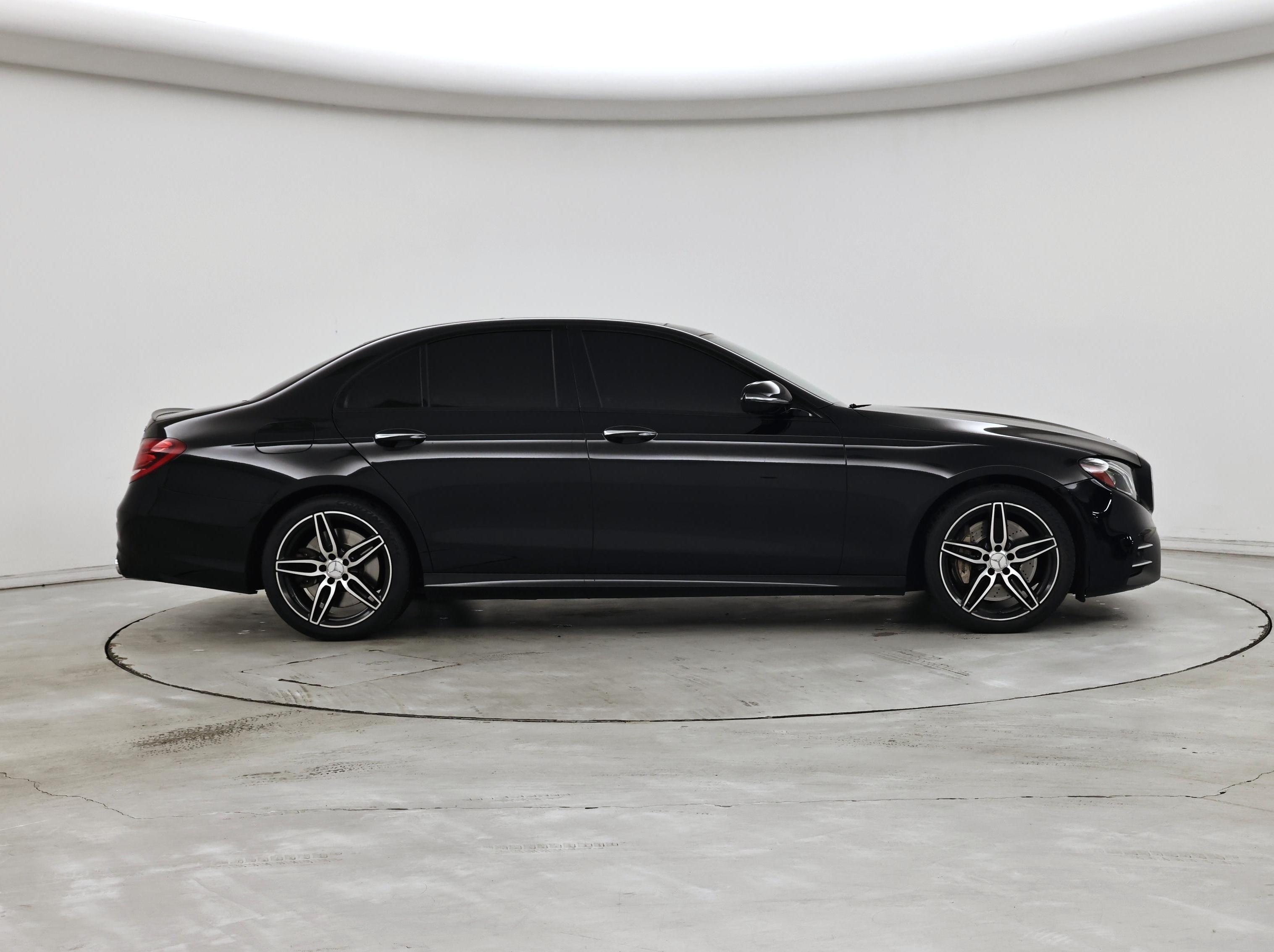 Thumbnail: 2020 Mercedes-Benz E-Class - 7