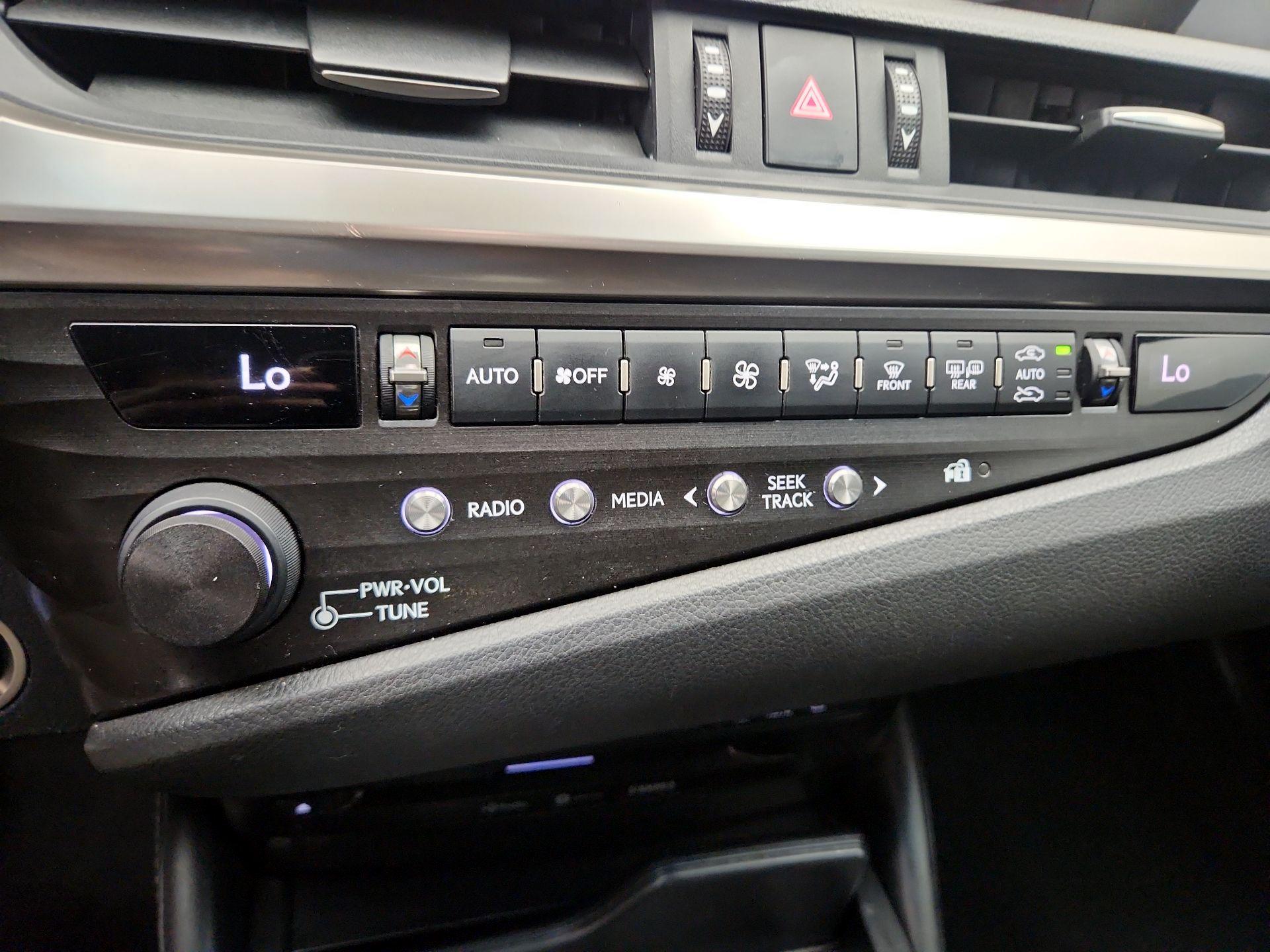 Thumbnail: 2019 Lexus ES - 15