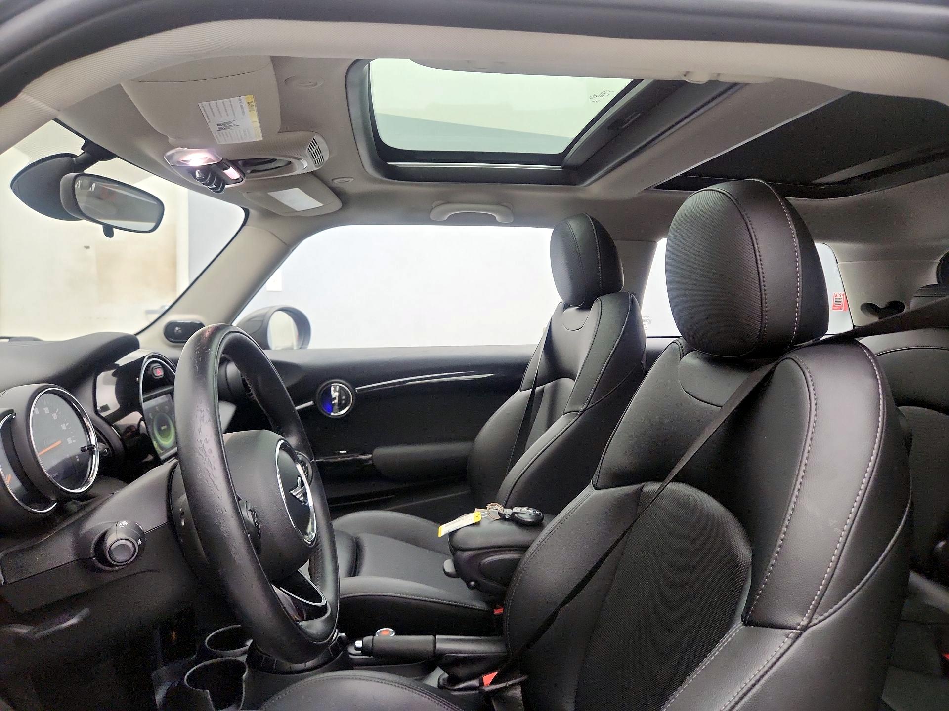 Thumbnail: 2017 MINI Cooper Hardtop - 18