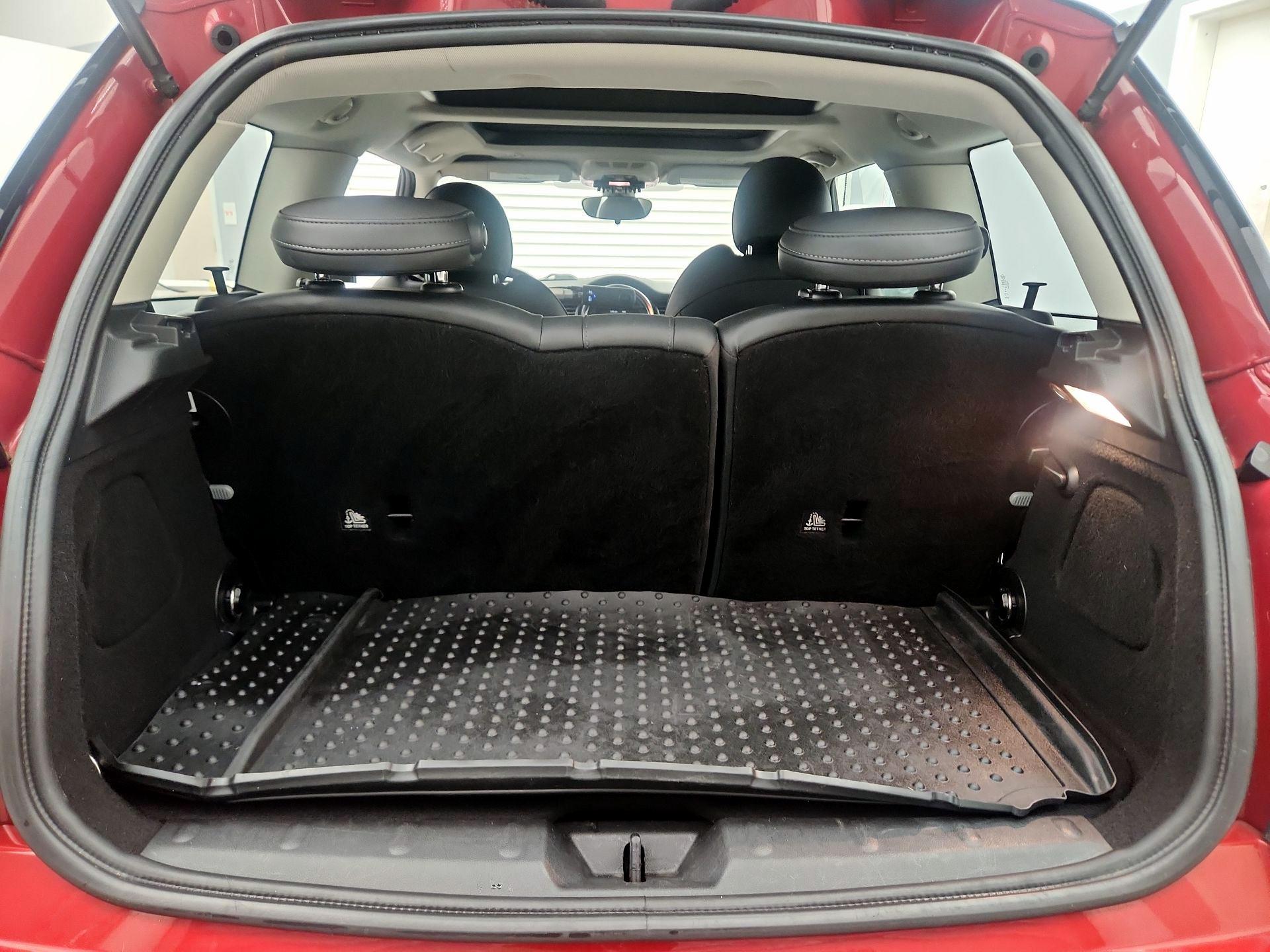 Thumbnail: 2017 MINI Cooper Hardtop - 19
