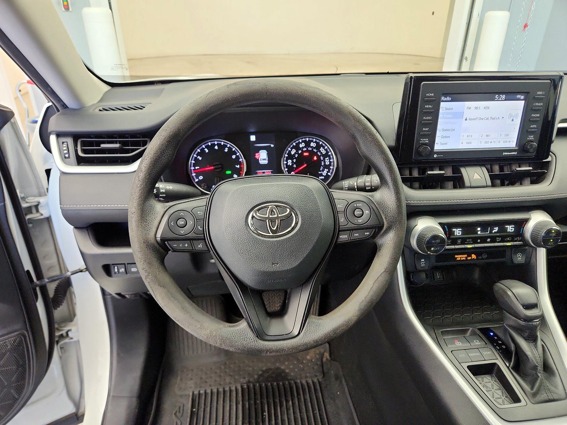 Thumbnail: 2022 Toyota RAV4 - 10