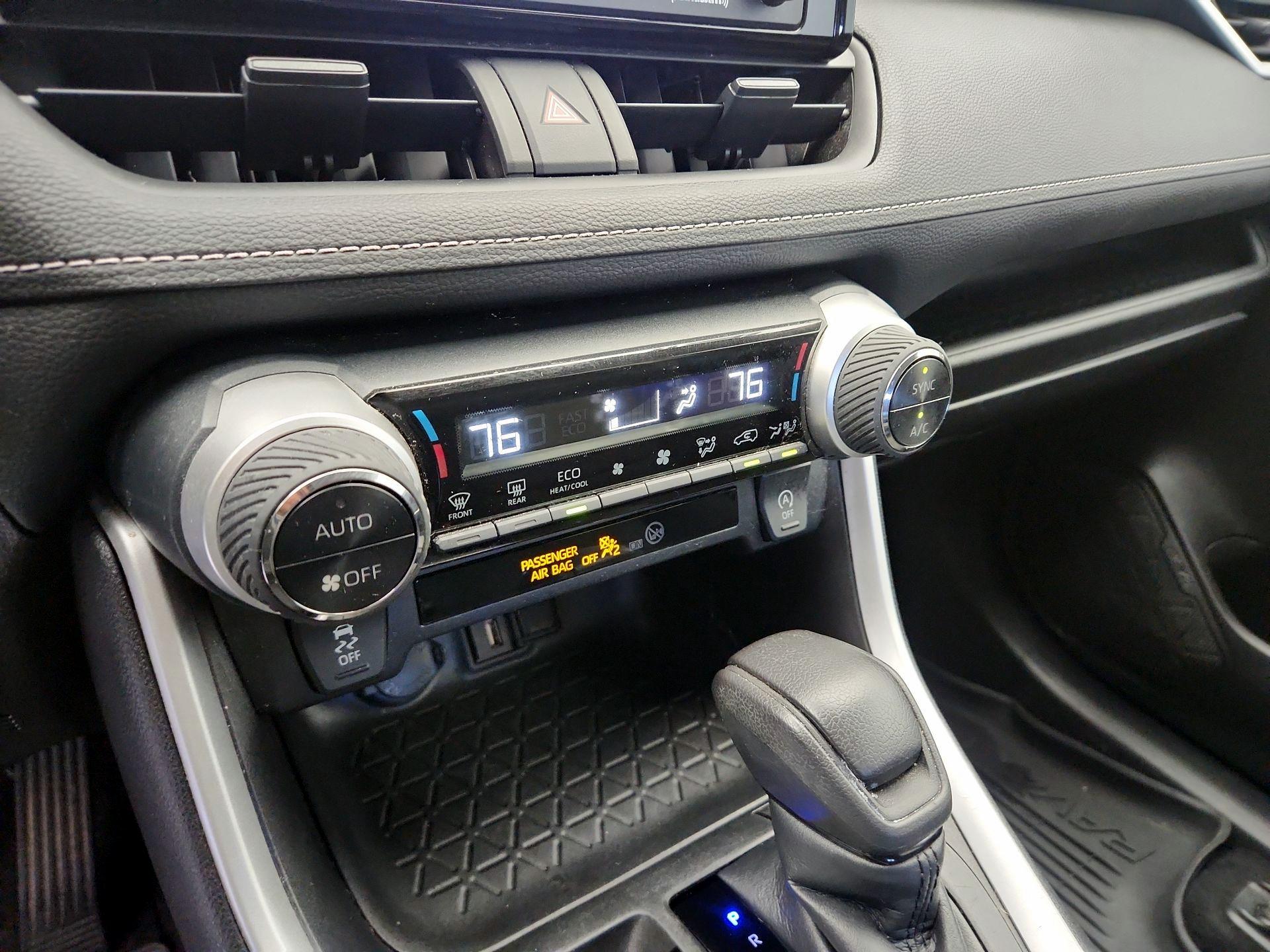 Thumbnail: 2022 Toyota RAV4 - 16