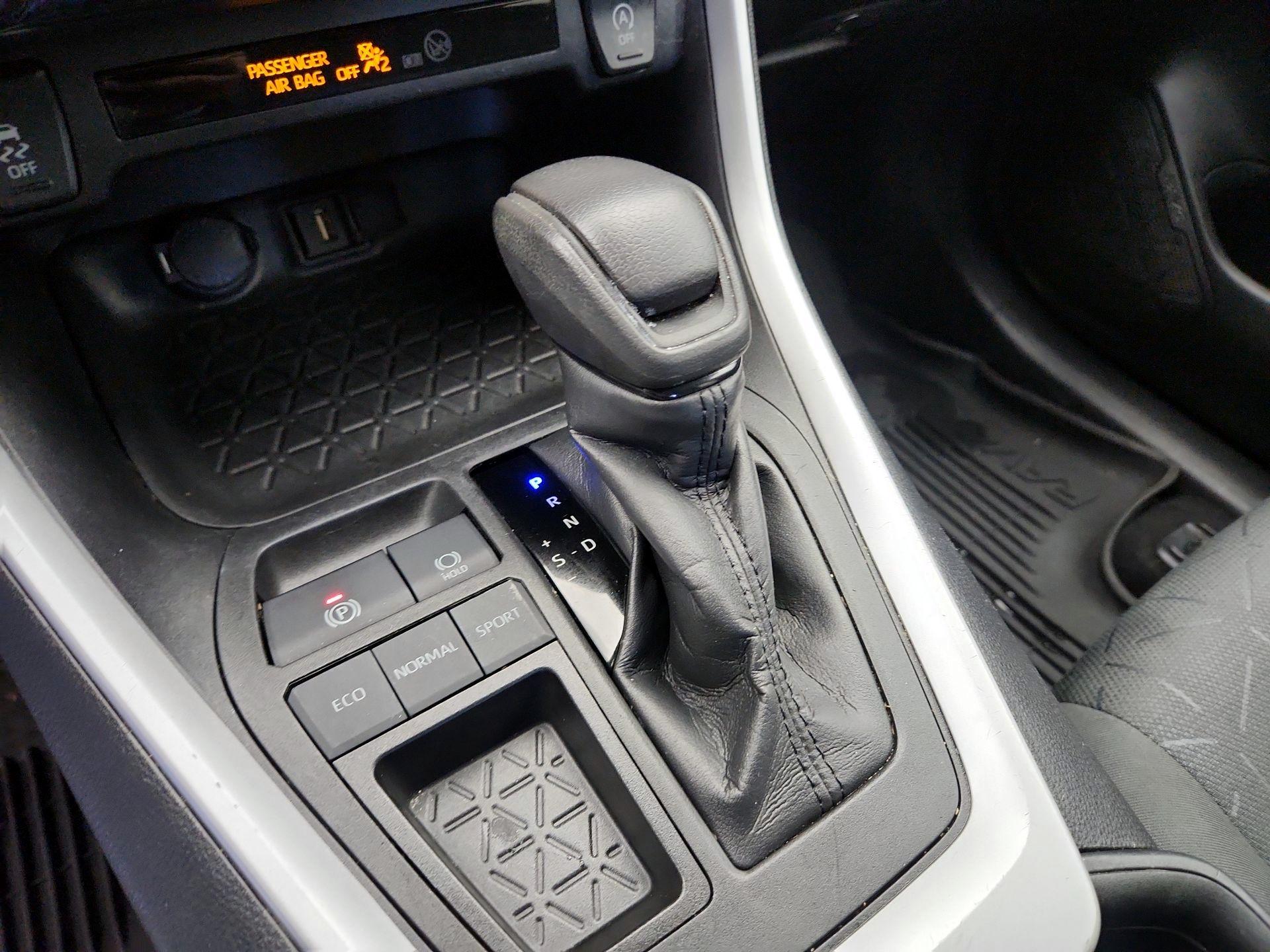 Thumbnail: 2022 Toyota RAV4 - 17