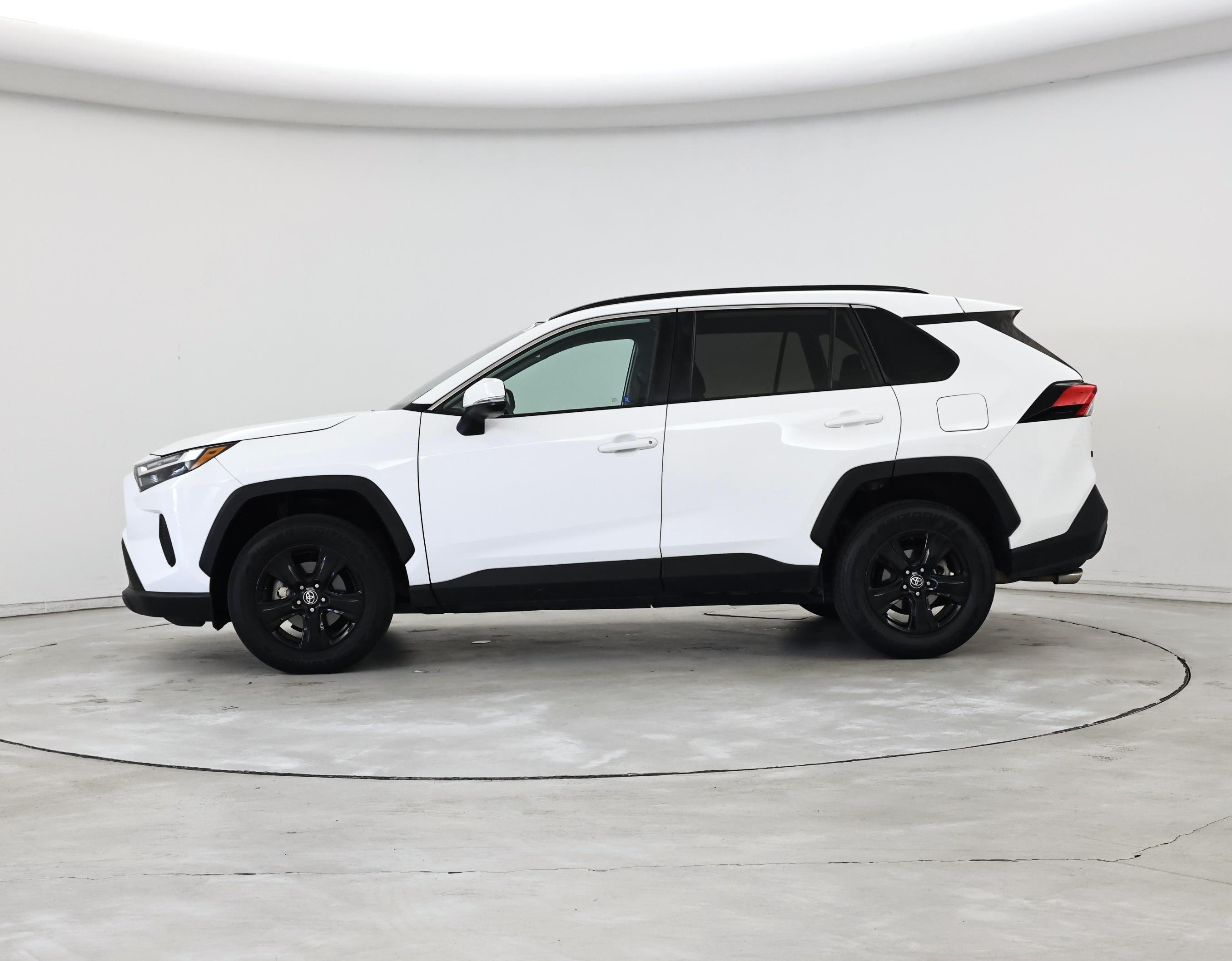 Thumbnail: 2022 Toyota RAV4 - 3