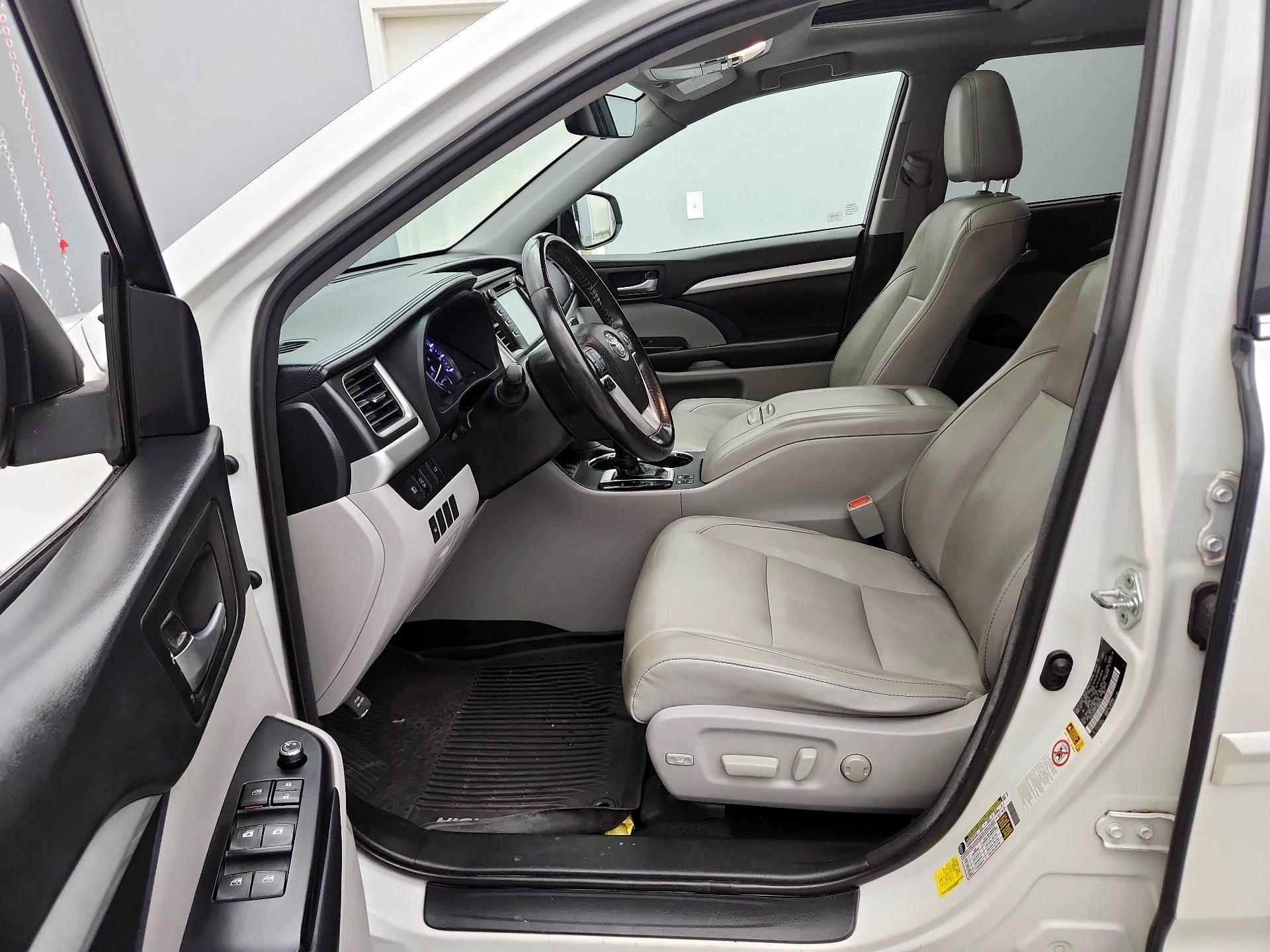 Thumbnail: 2018 Toyota Highlander - 11