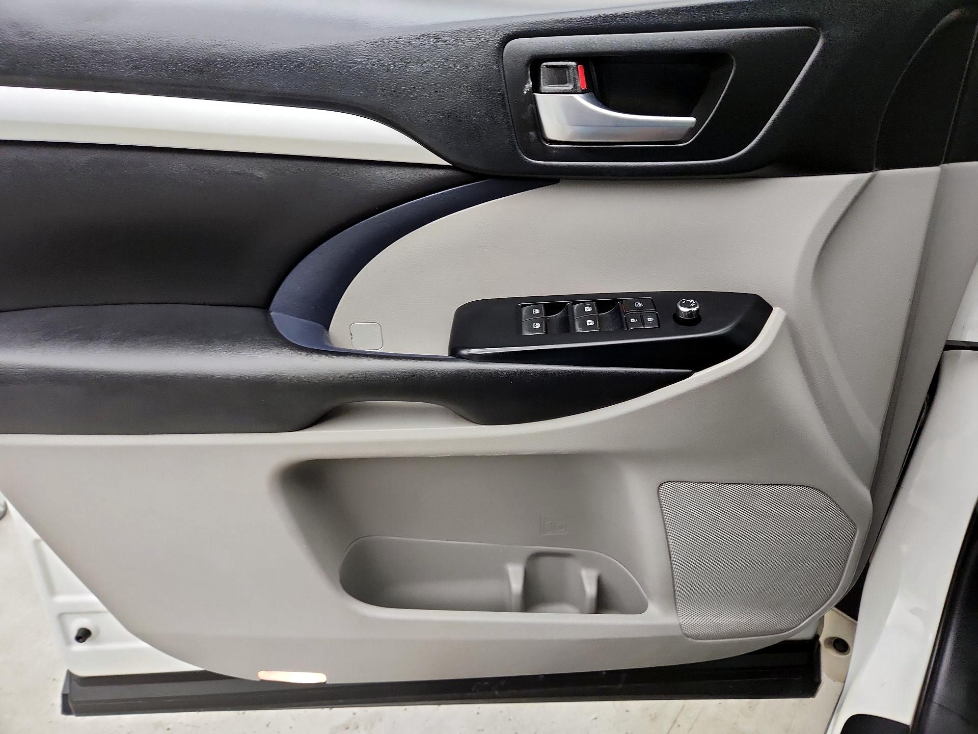 Thumbnail: 2018 Toyota Highlander - 12