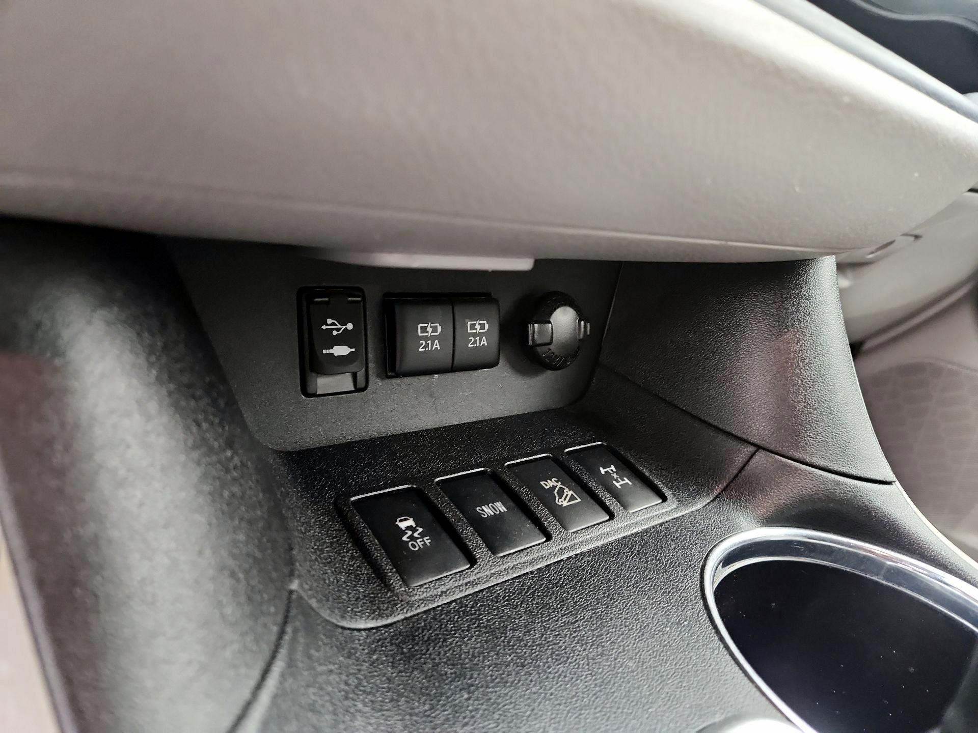 Thumbnail: 2018 Toyota Highlander - 18