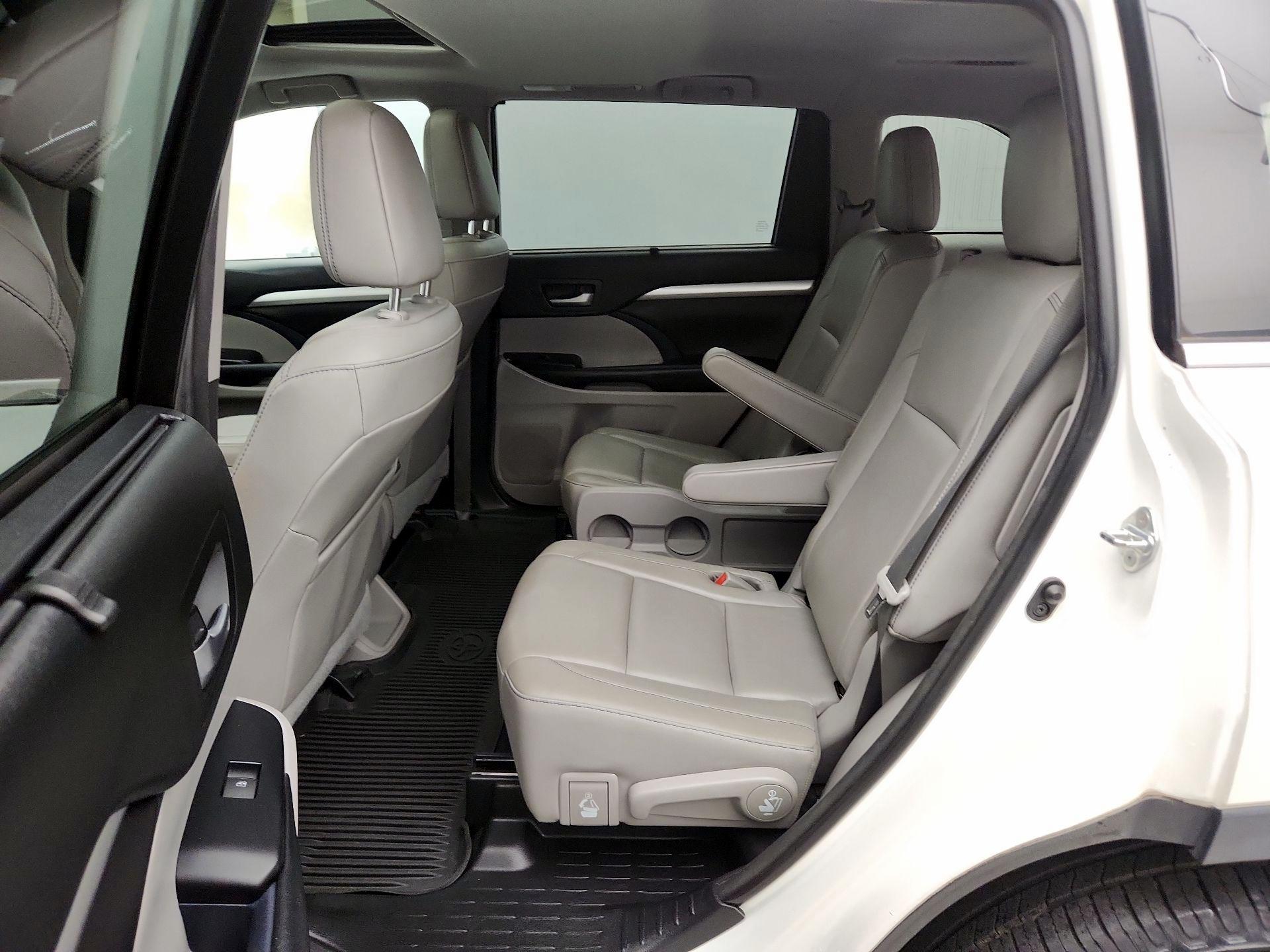 Thumbnail: 2018 Toyota Highlander - 20