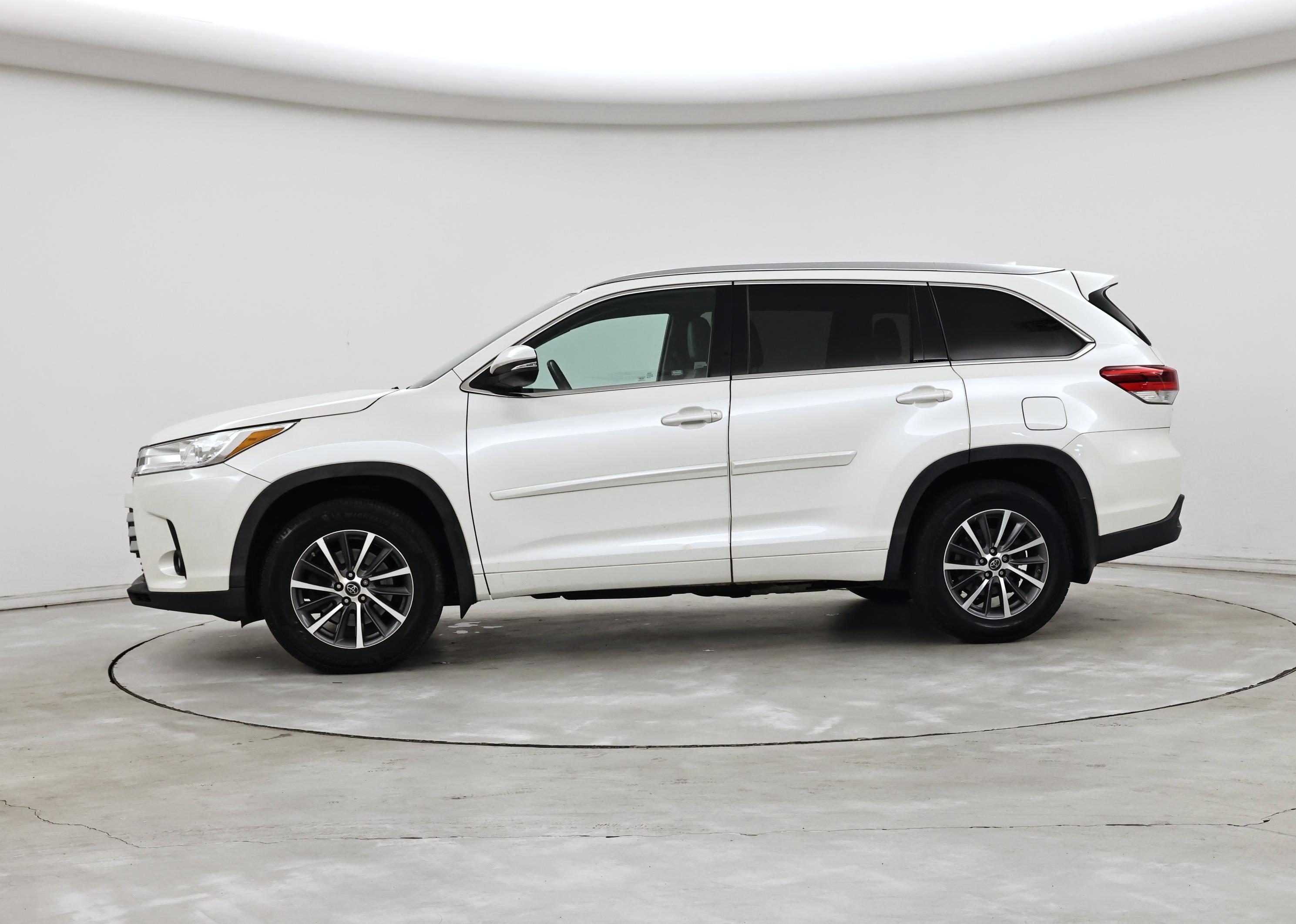 Thumbnail: 2018 Toyota Highlander - 3