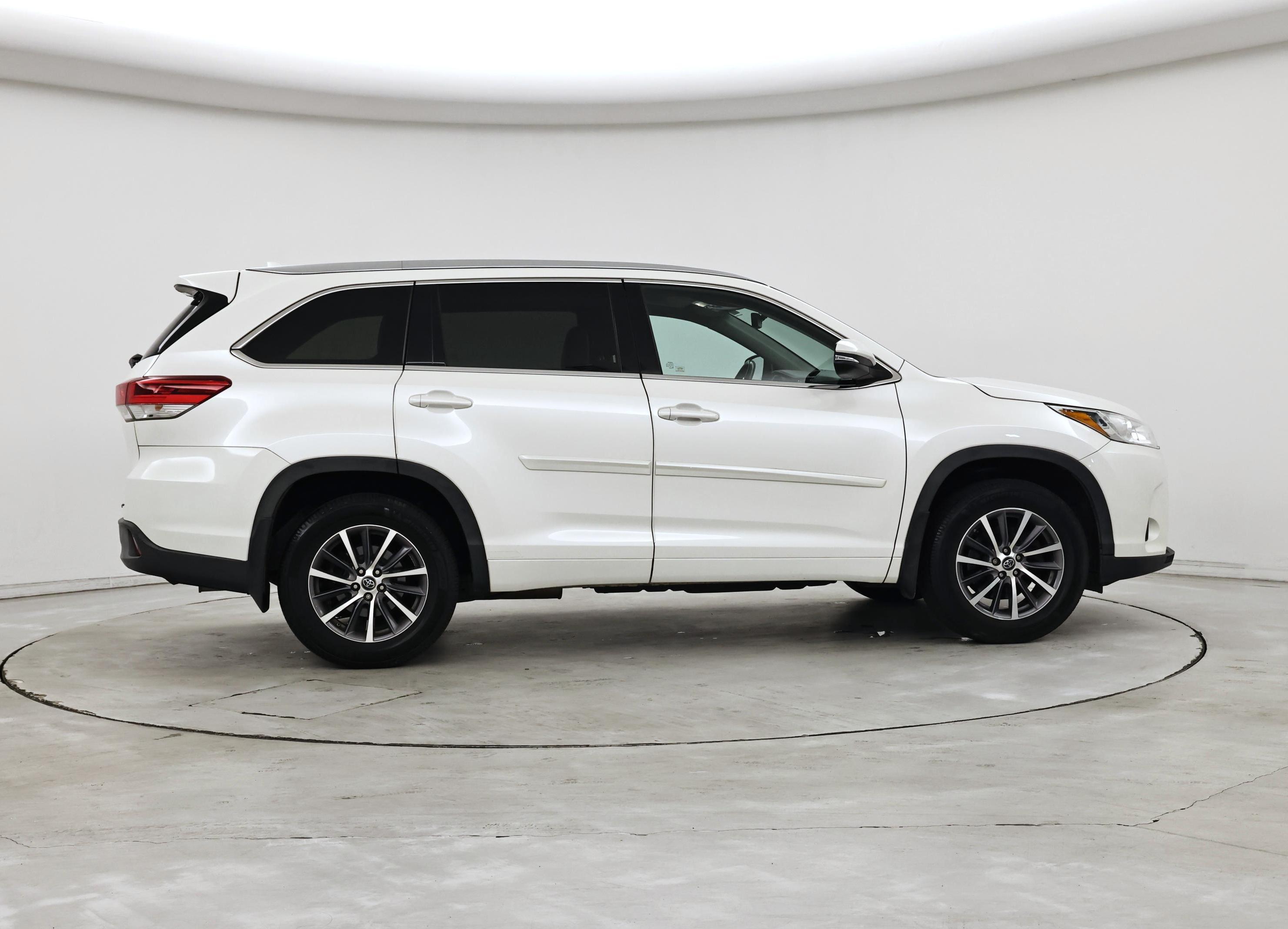 Thumbnail: 2018 Toyota Highlander - 7