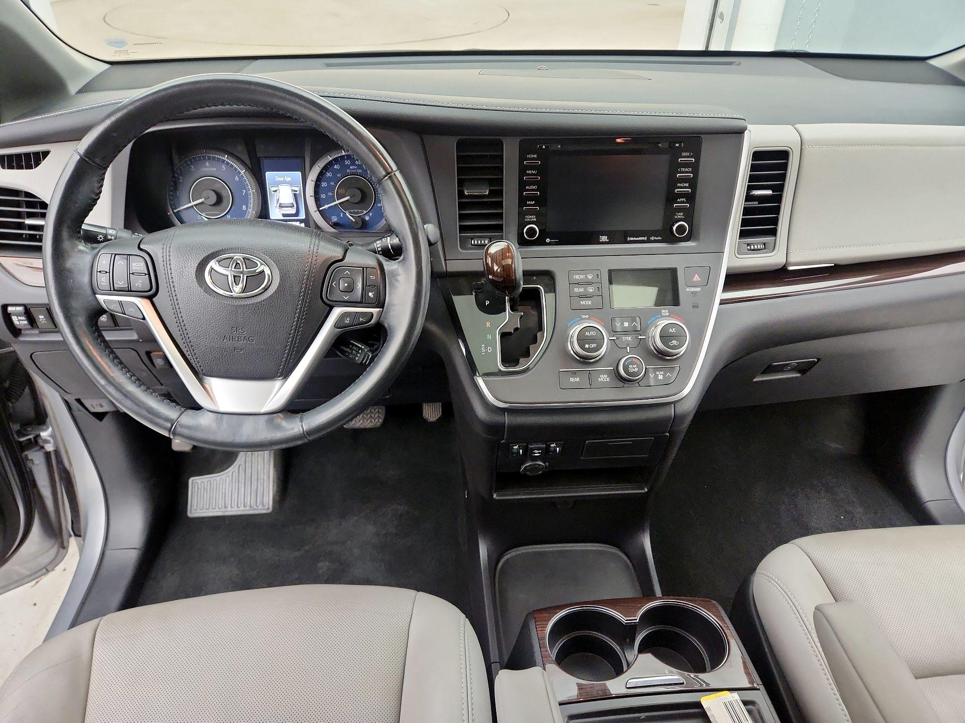 Thumbnail: 2018 Toyota Sienna - 9