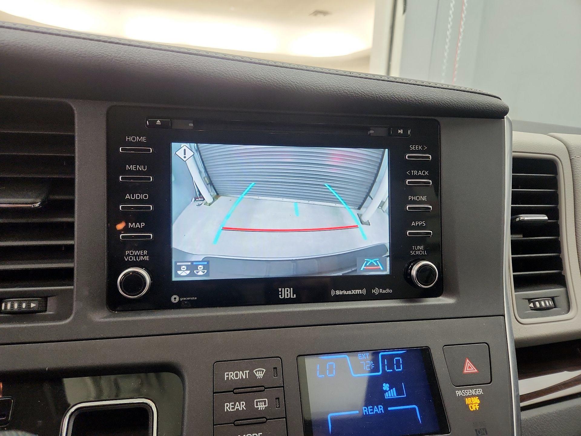 Thumbnail: 2018 Toyota Sienna - 15