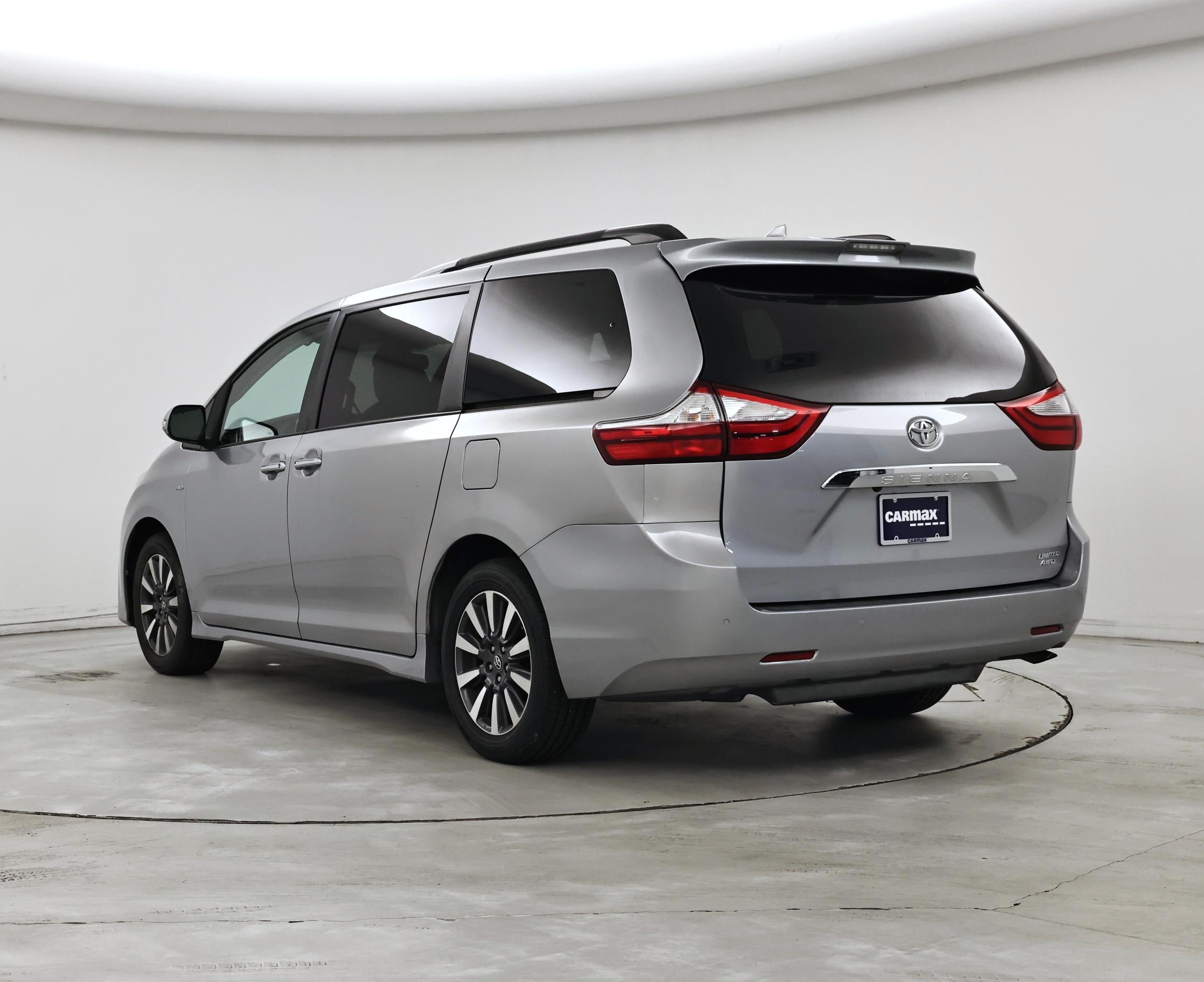 Thumbnail: 2018 Toyota Sienna - 2