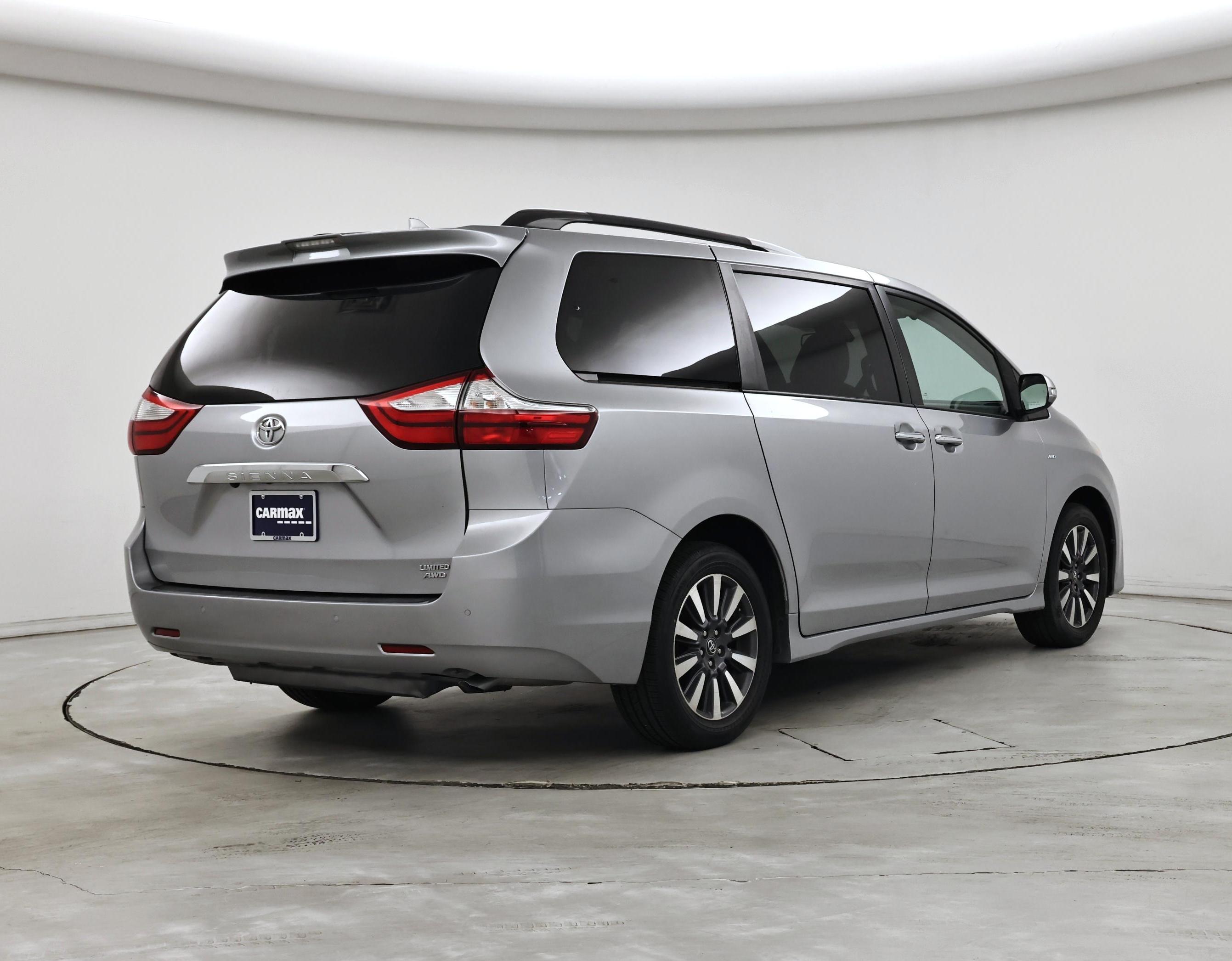 Thumbnail: 2018 Toyota Sienna - 8