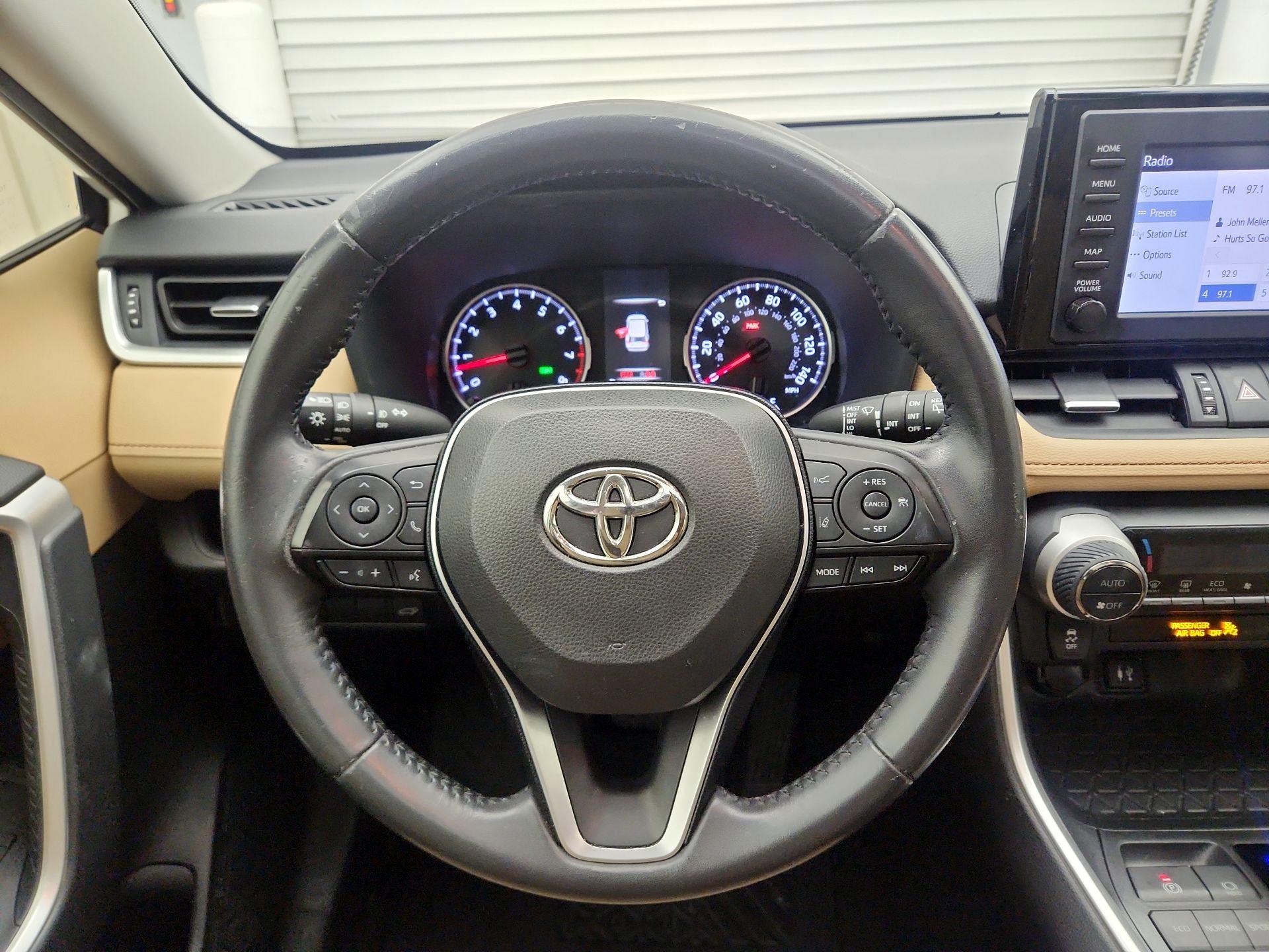 Thumbnail: 2019 Toyota RAV4 - 10