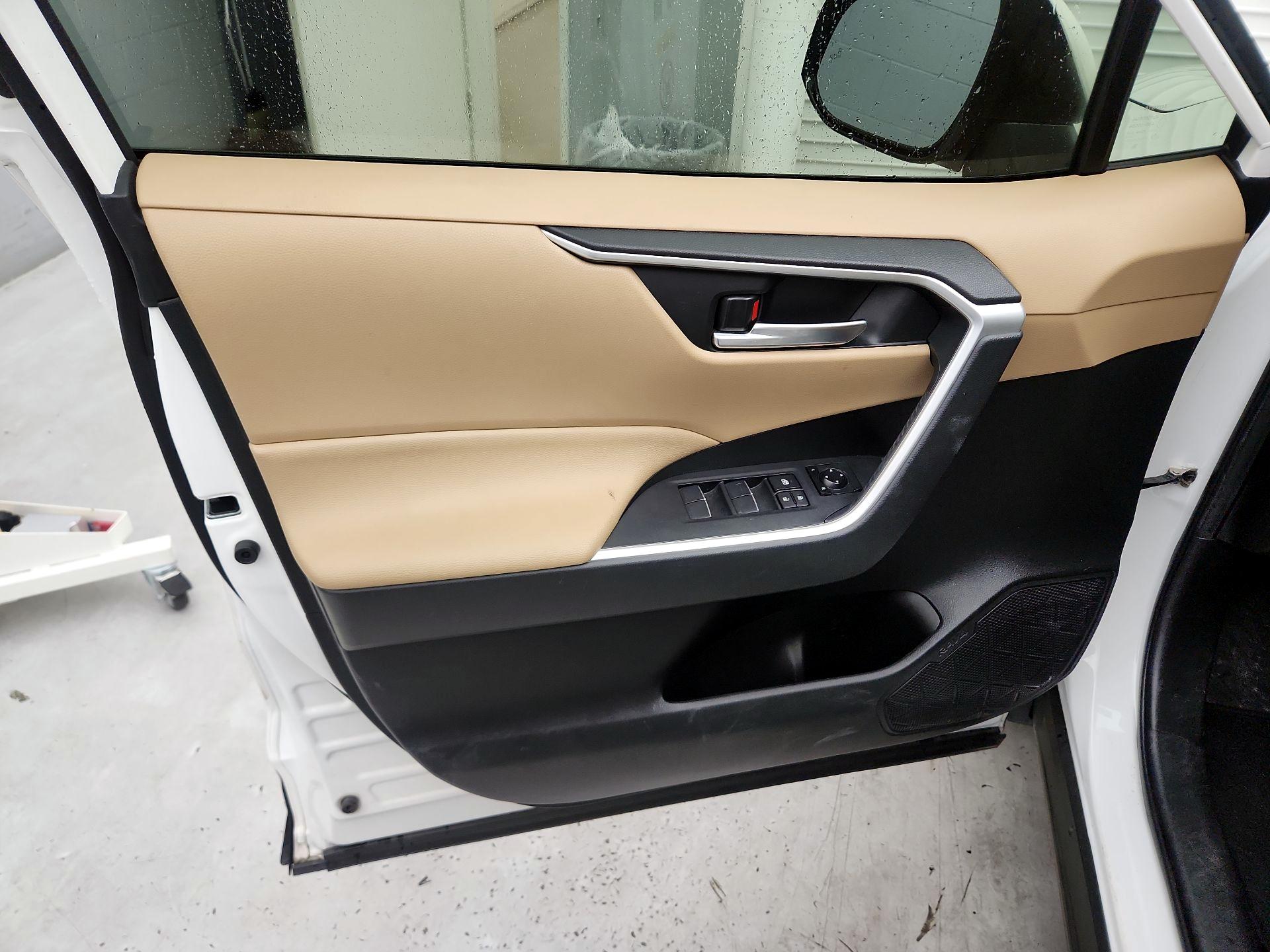 Thumbnail: 2019 Toyota RAV4 - 12