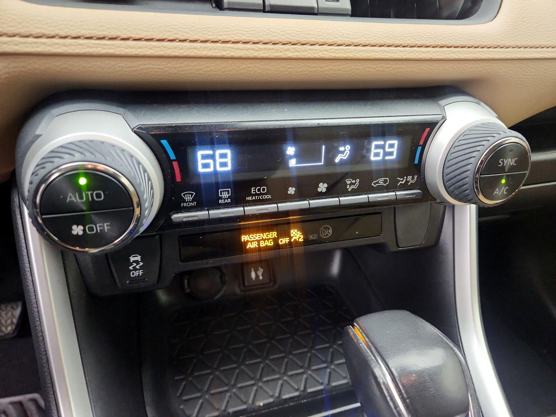 Thumbnail: 2019 Toyota RAV4 - 16