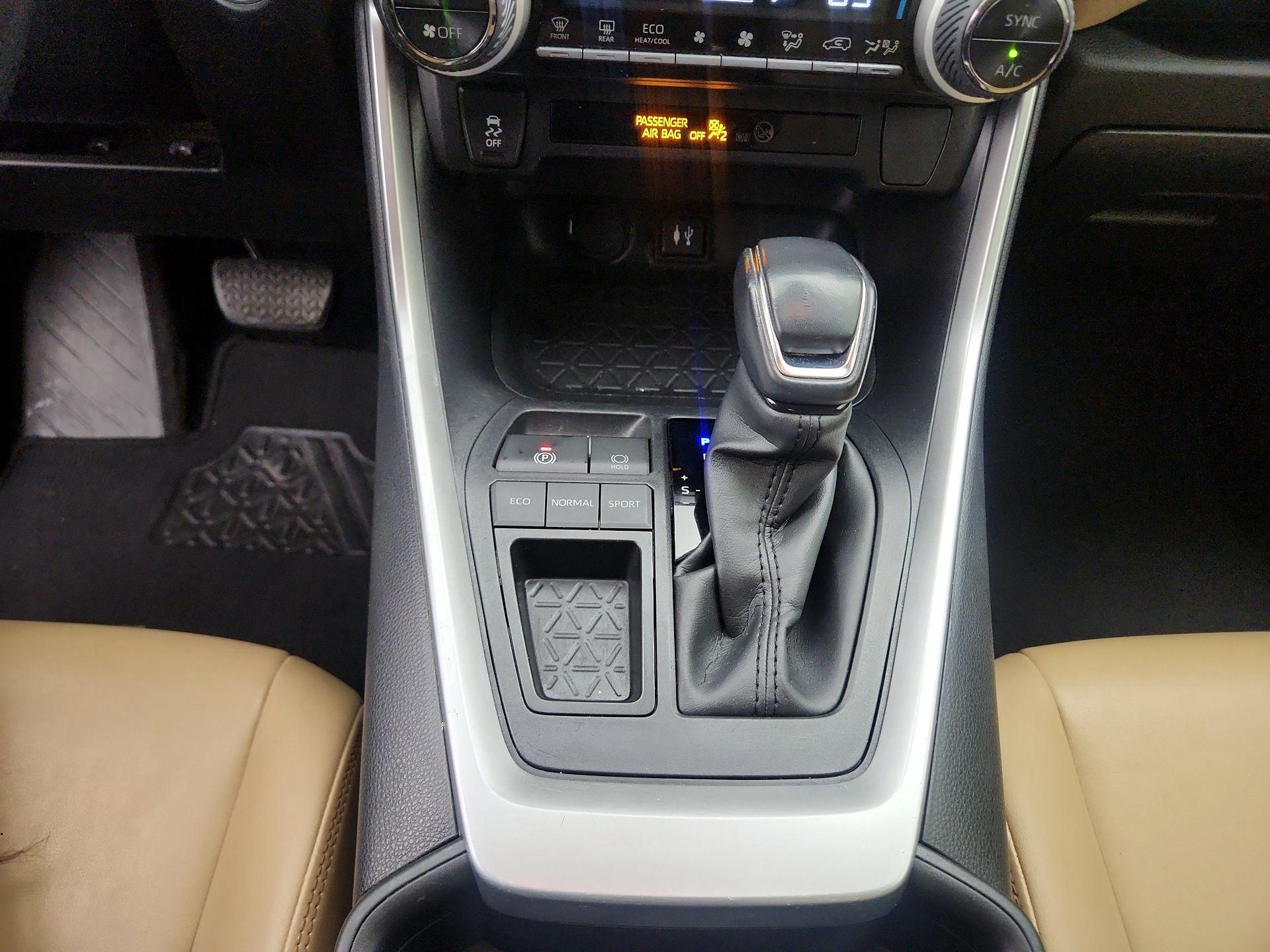 Thumbnail: 2019 Toyota RAV4 - 17