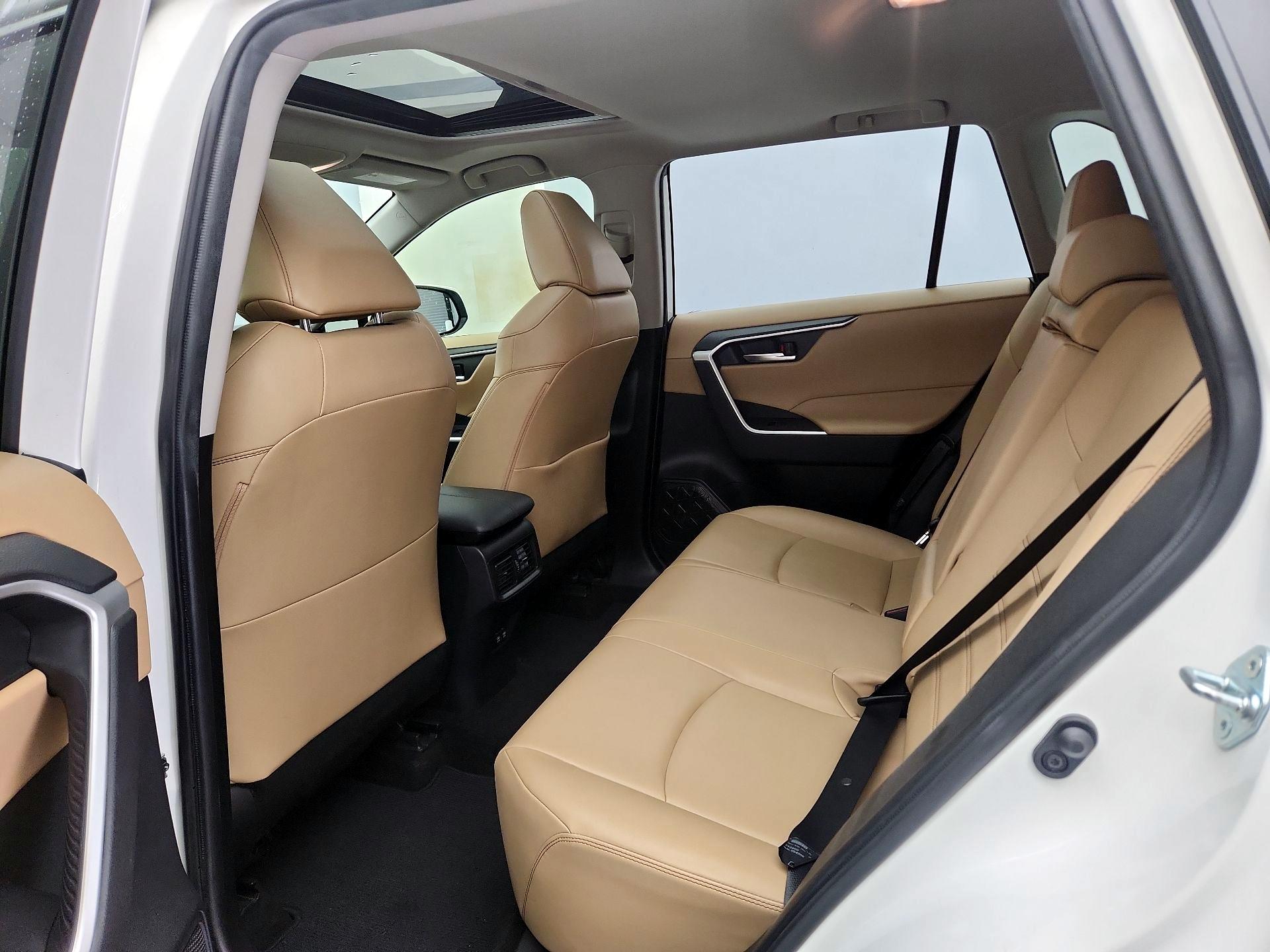 Thumbnail: 2019 Toyota RAV4 - 20