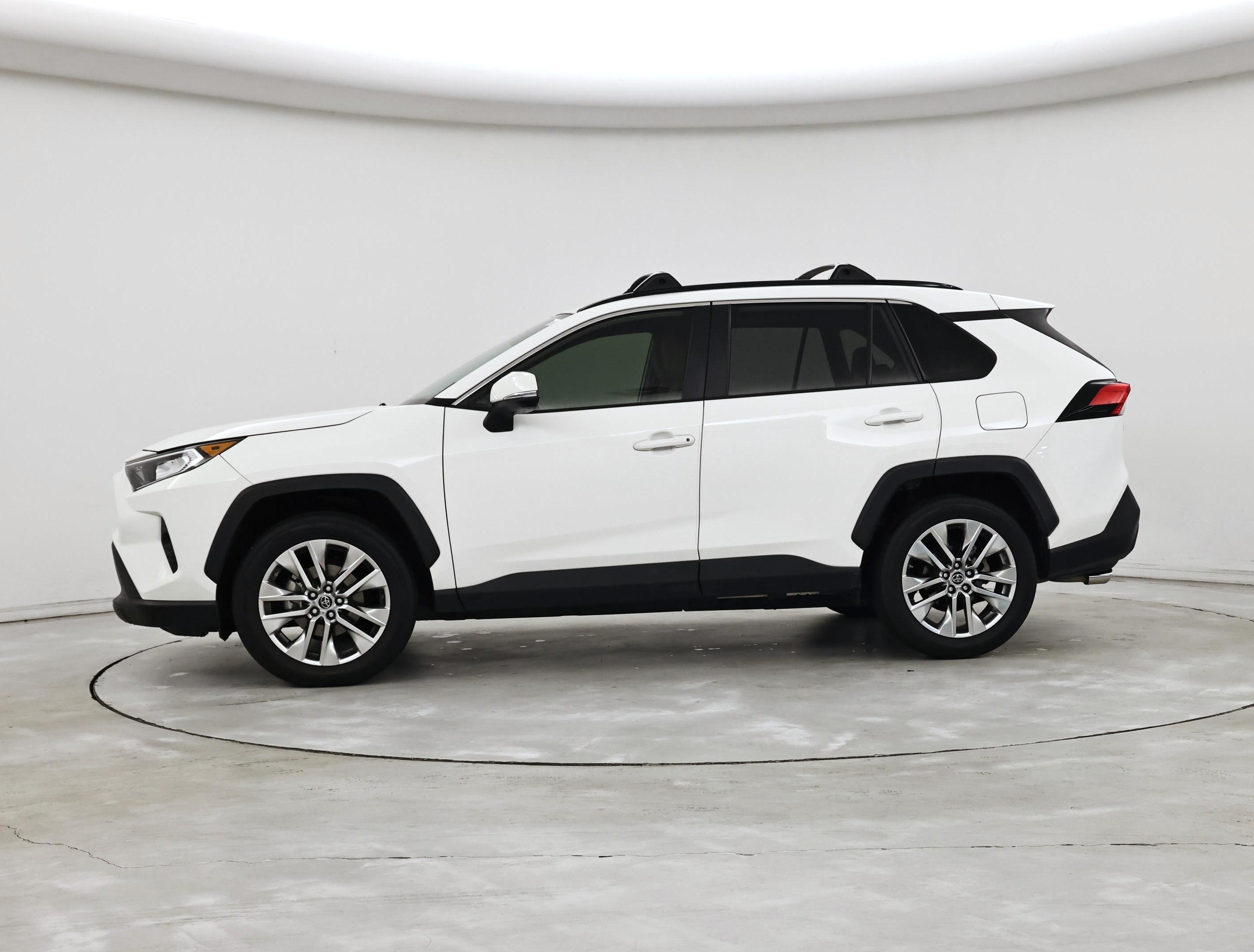 Thumbnail: 2019 Toyota RAV4 - 3