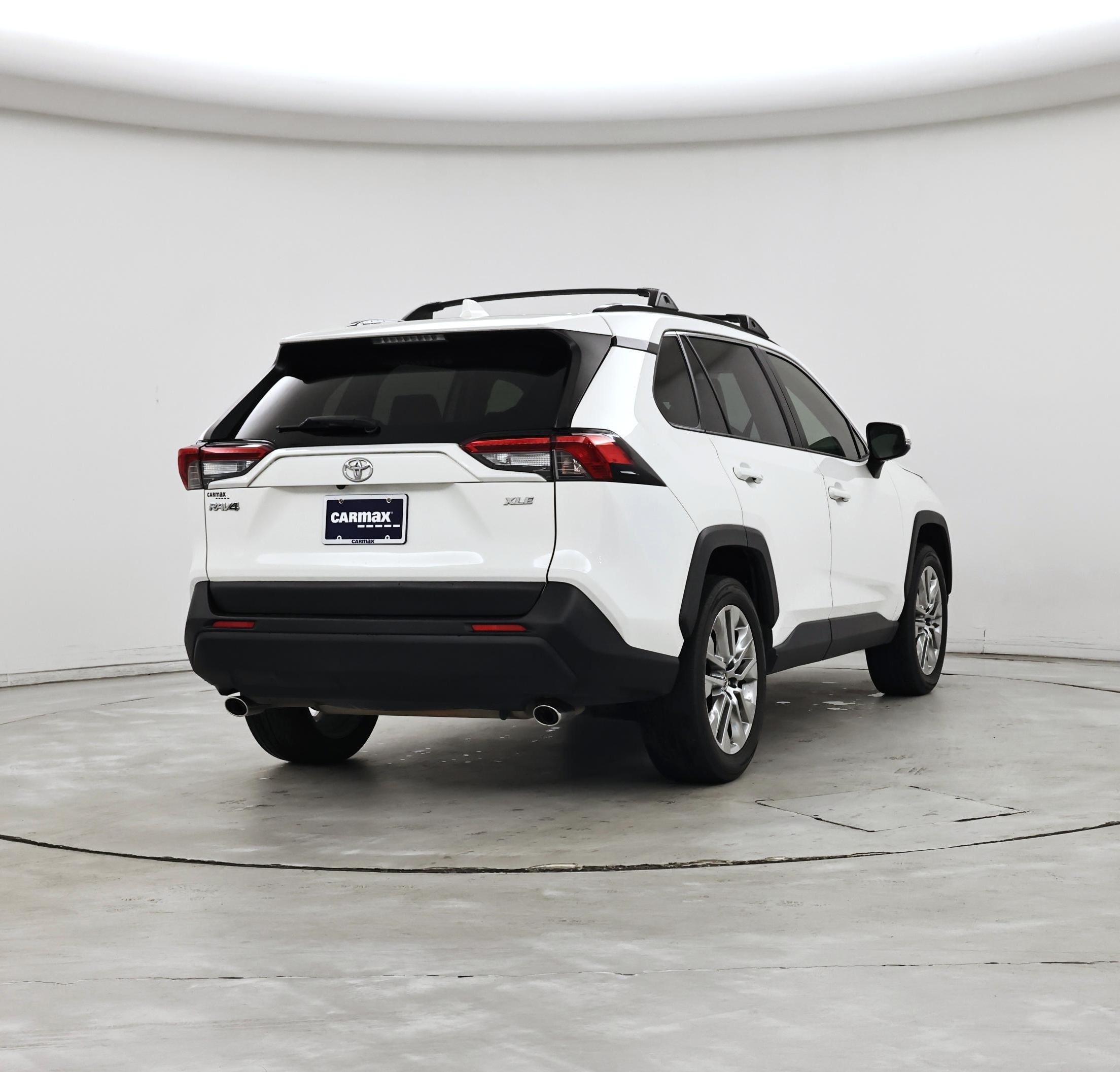 Thumbnail: 2019 Toyota RAV4 - 8