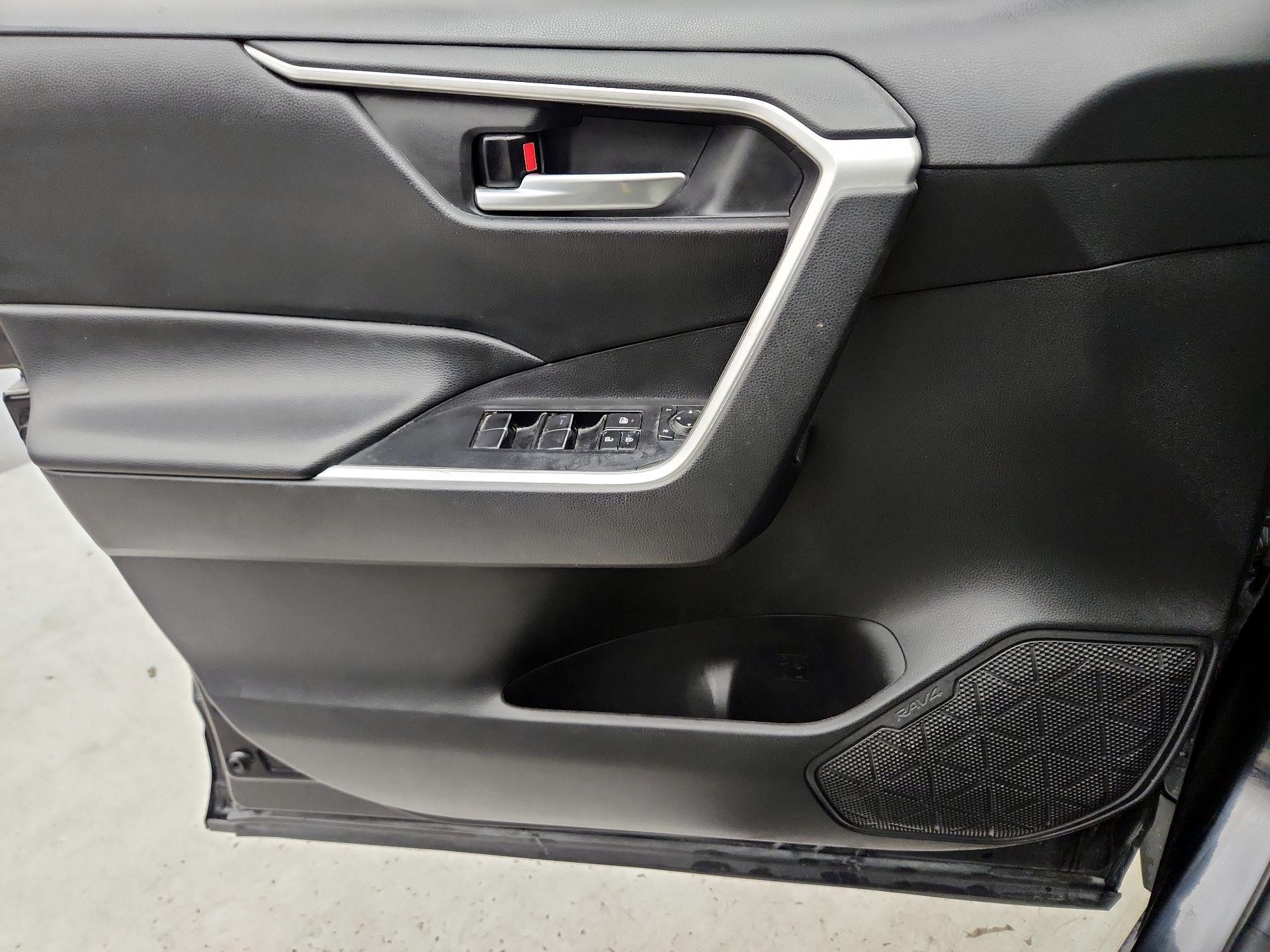 Thumbnail: 2021 Toyota RAV4 - 12