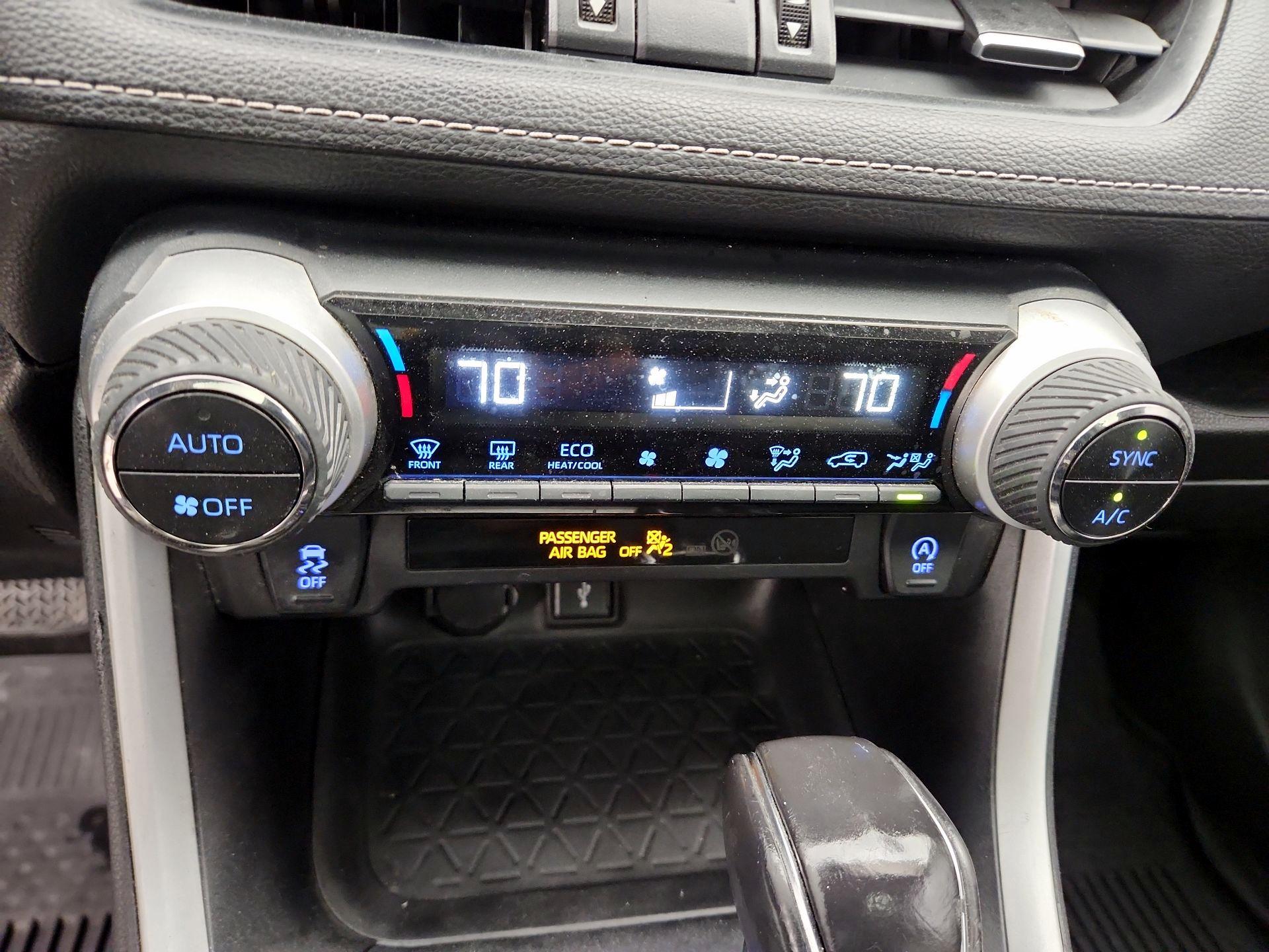 Thumbnail: 2021 Toyota RAV4 - 16